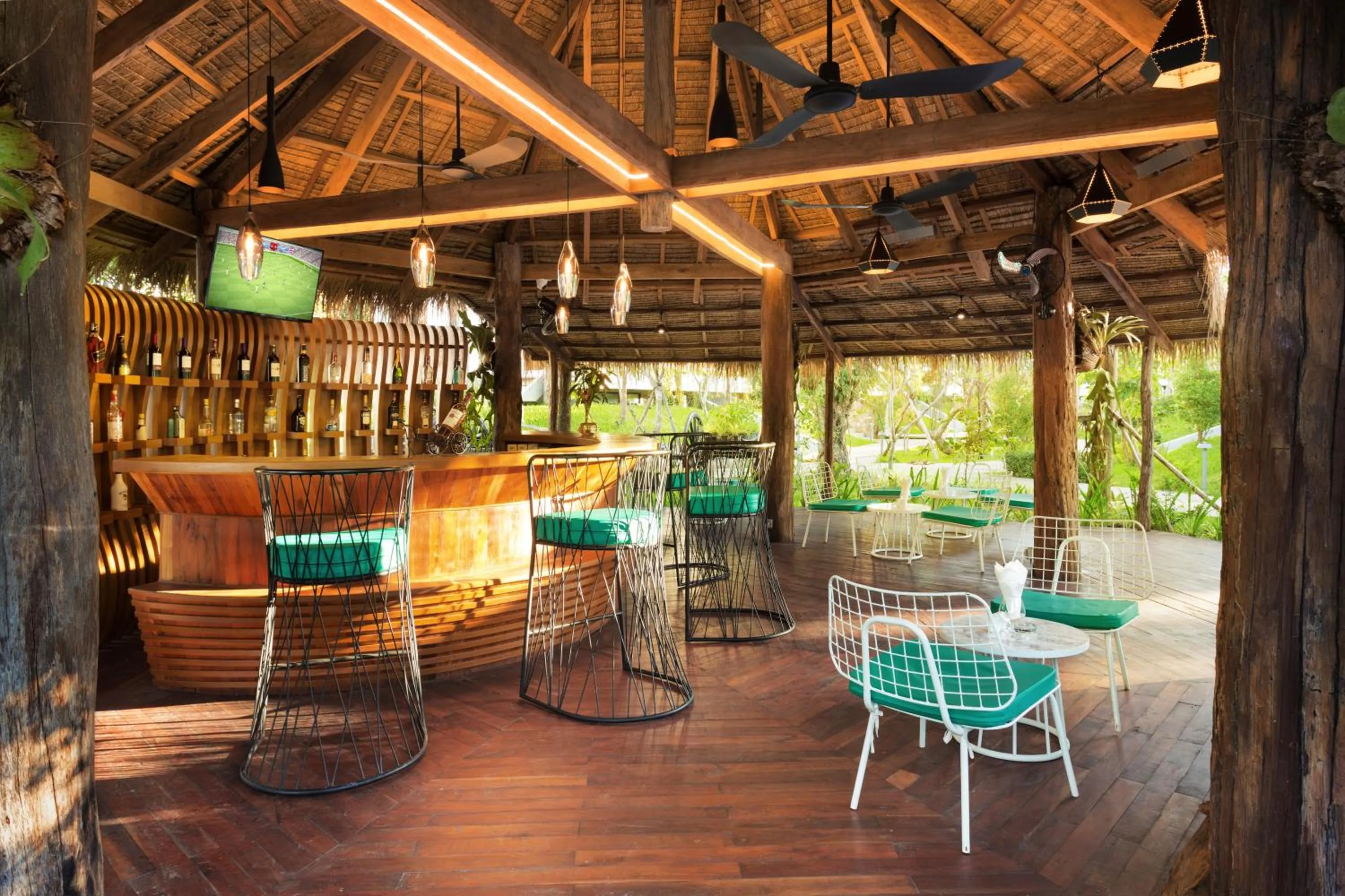 Evening entertainment in Hillocks Hotel & Spa