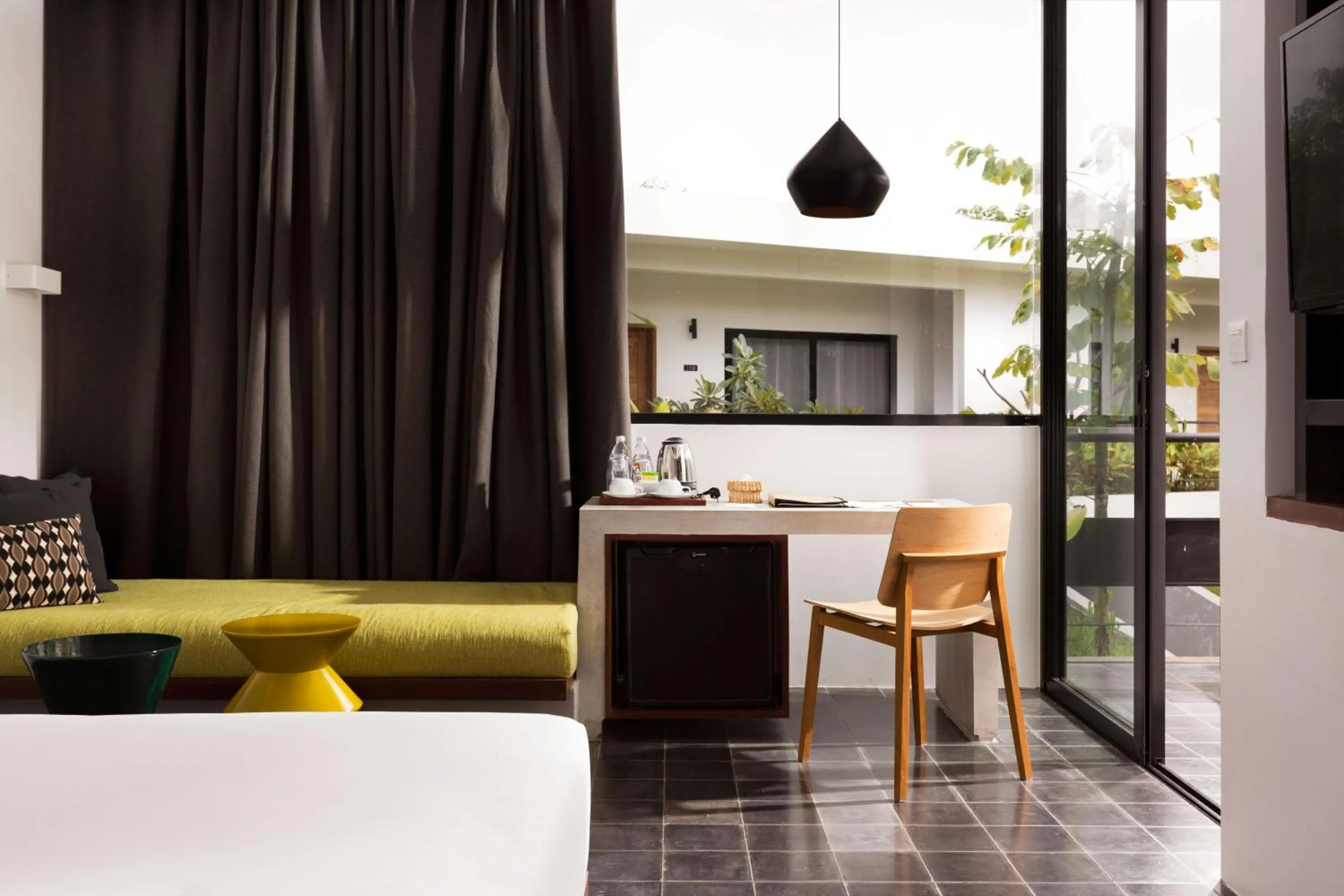 Seating area, Bed in Hillocks Hotel & Spa