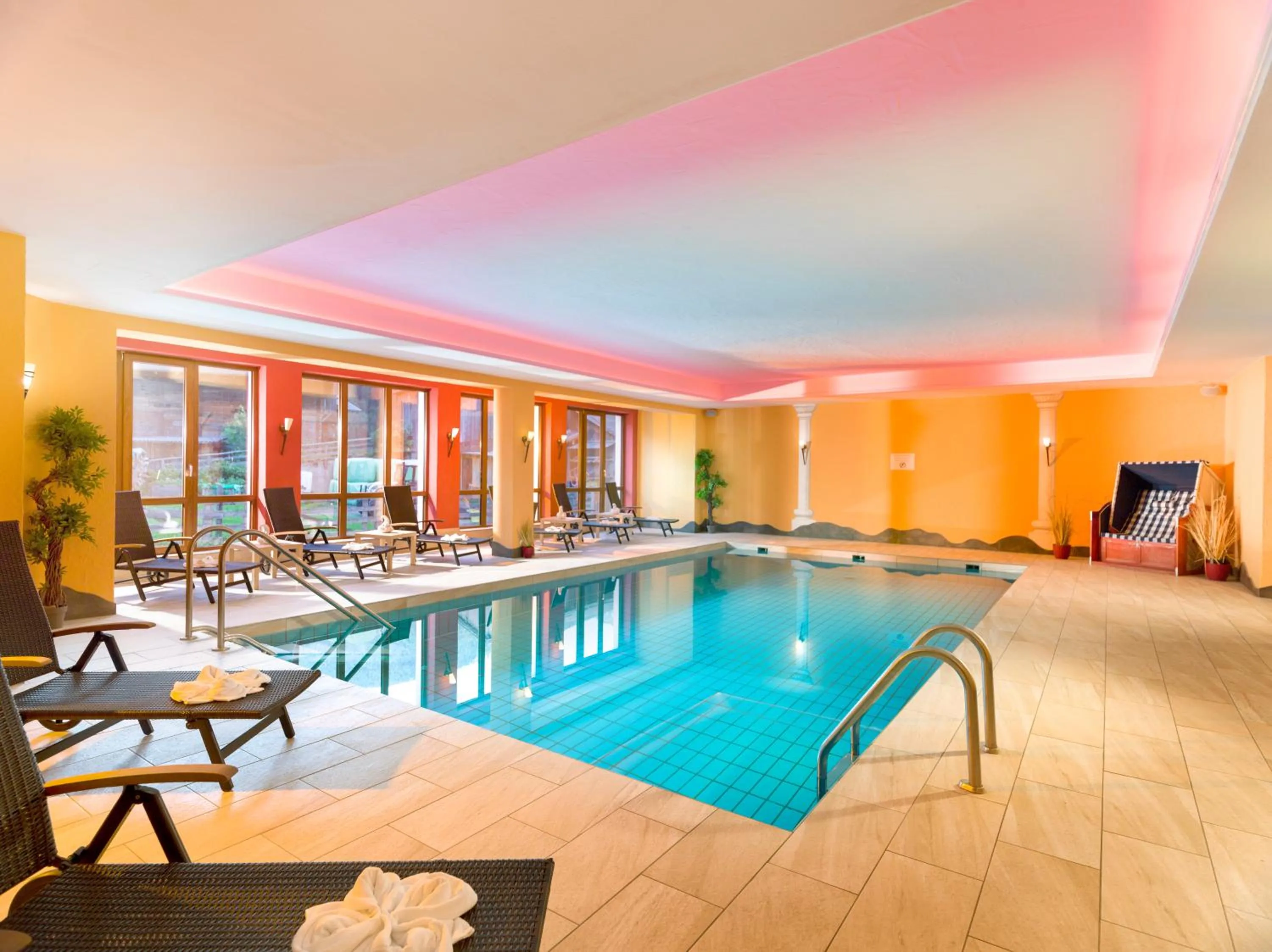 Swimming pool in SCOL Sporthotel Großglockner