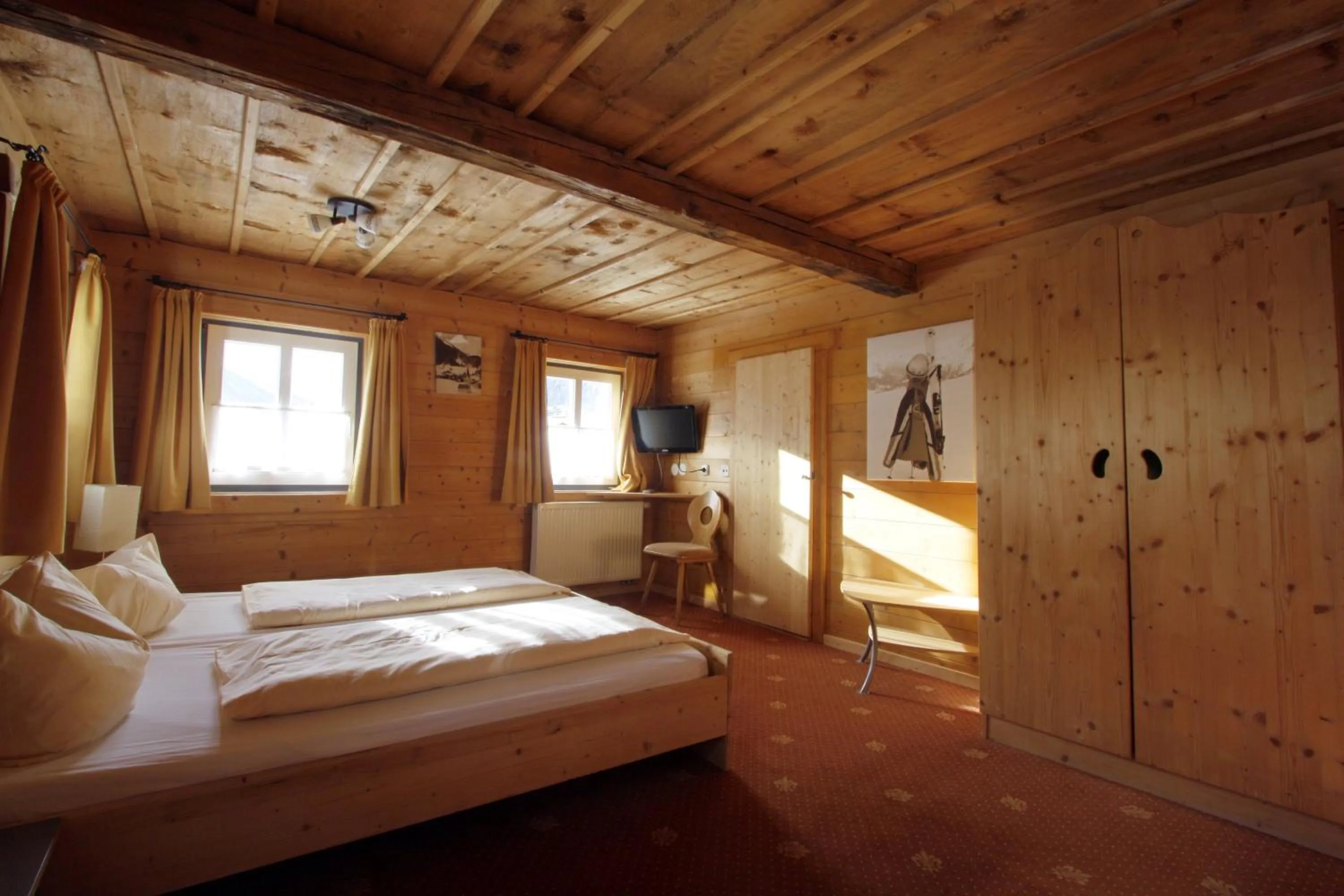 Photo of the whole room, Bed in SCOL Sporthotel Großglockner