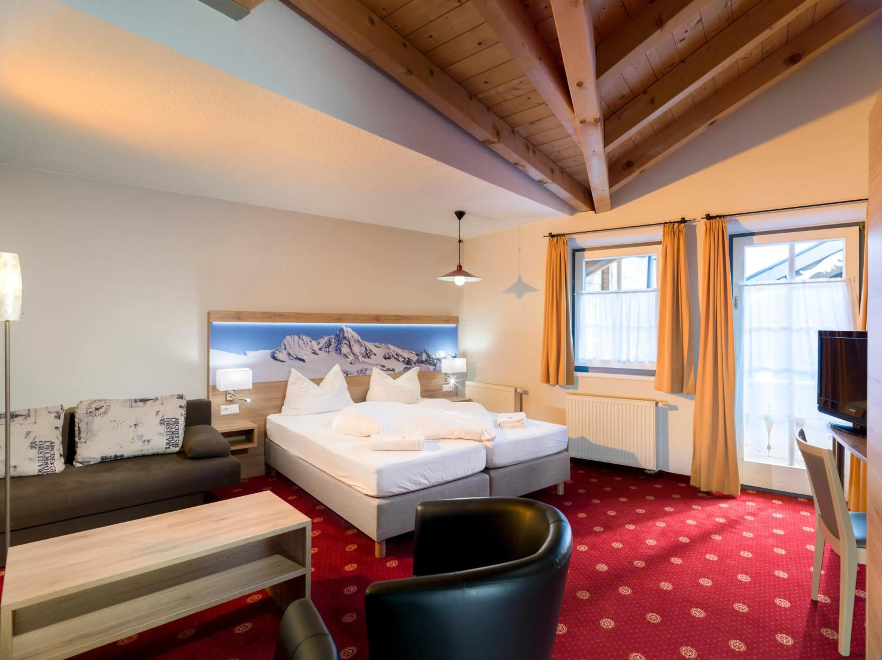 Photo of the whole room, Bed in SCOL Sporthotel Großglockner
