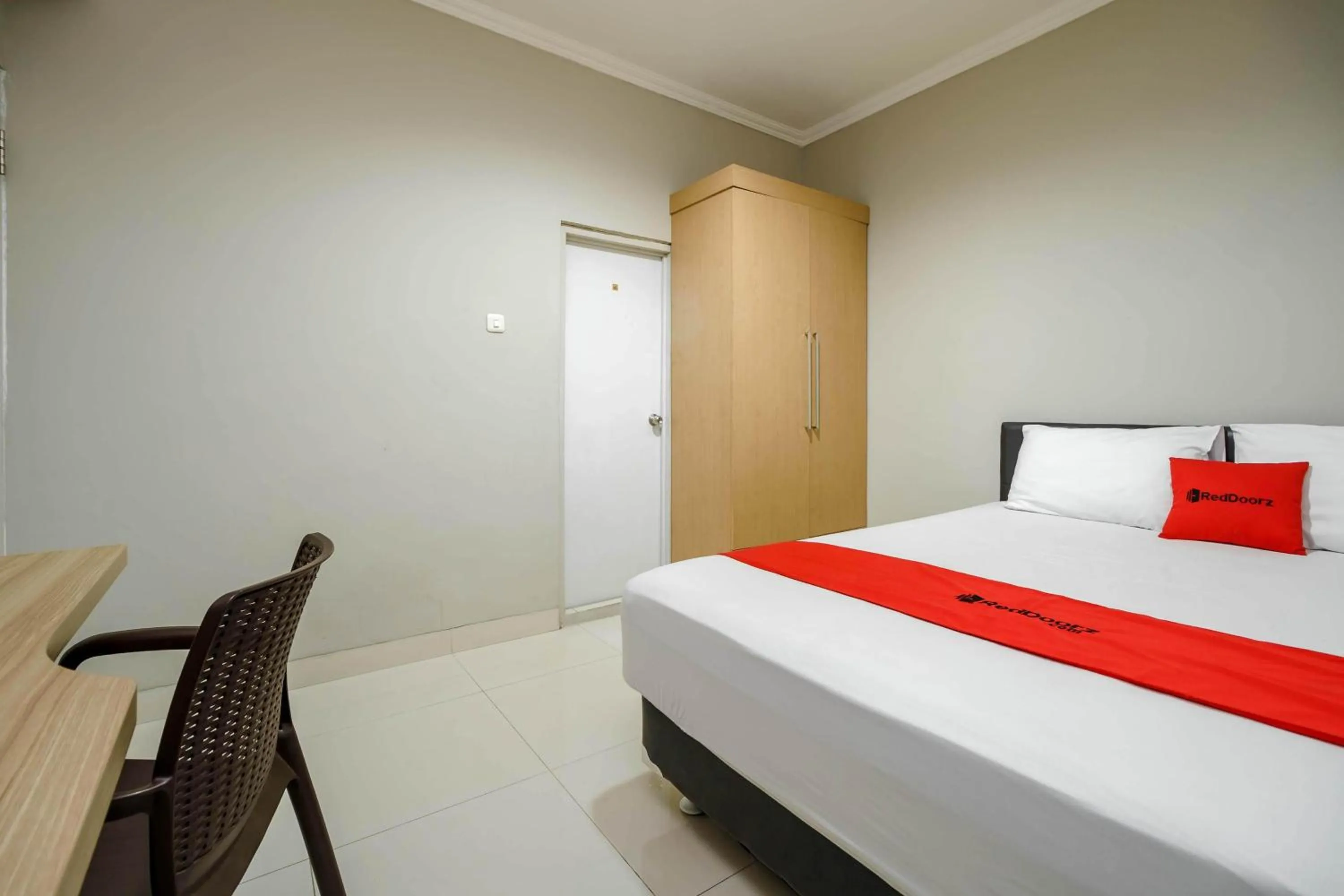 Bedroom, Bed in RedDoorz @ Mangga Besar 2