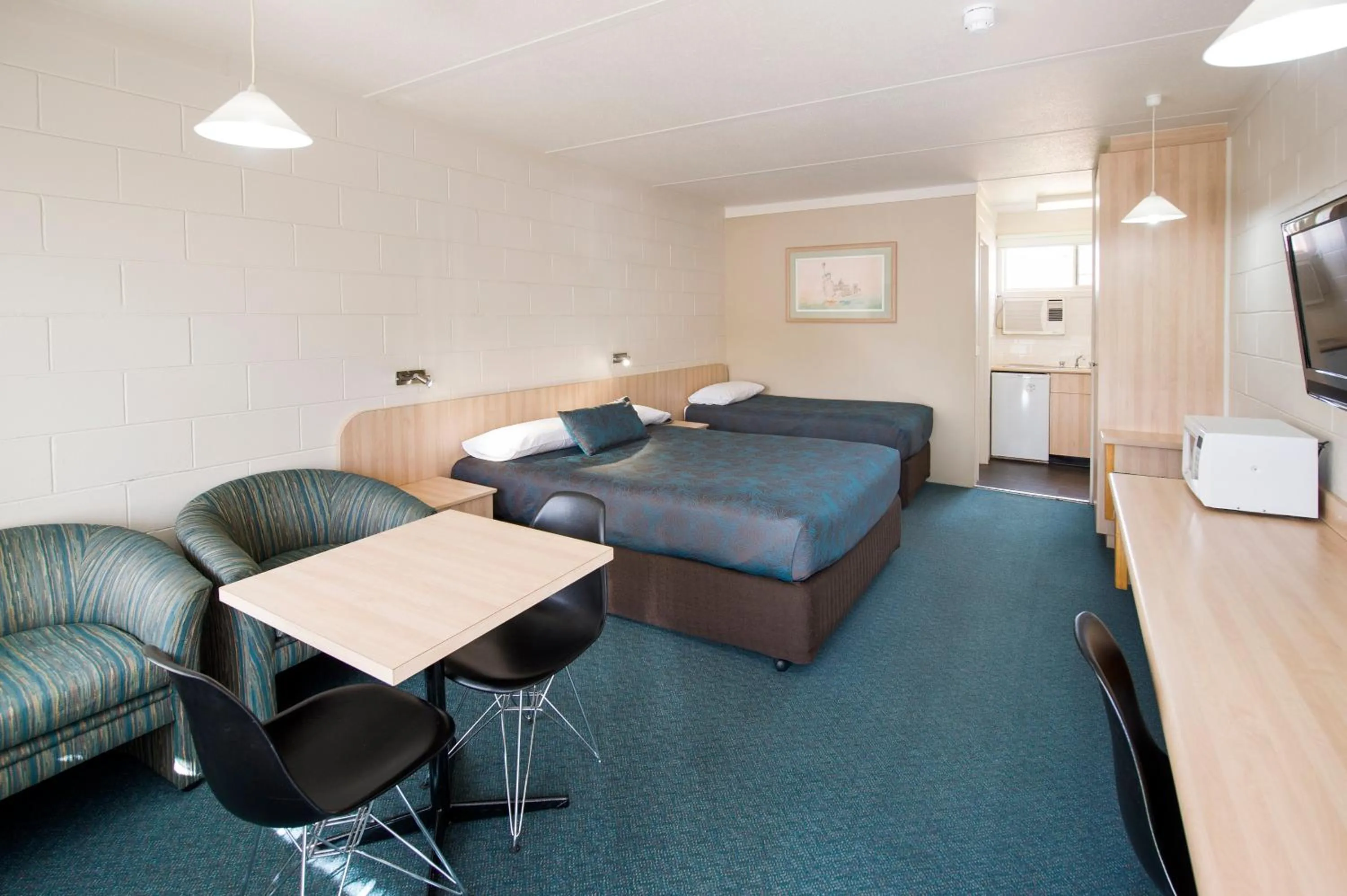 Photo of the whole room, Bed in Box Hill Motel