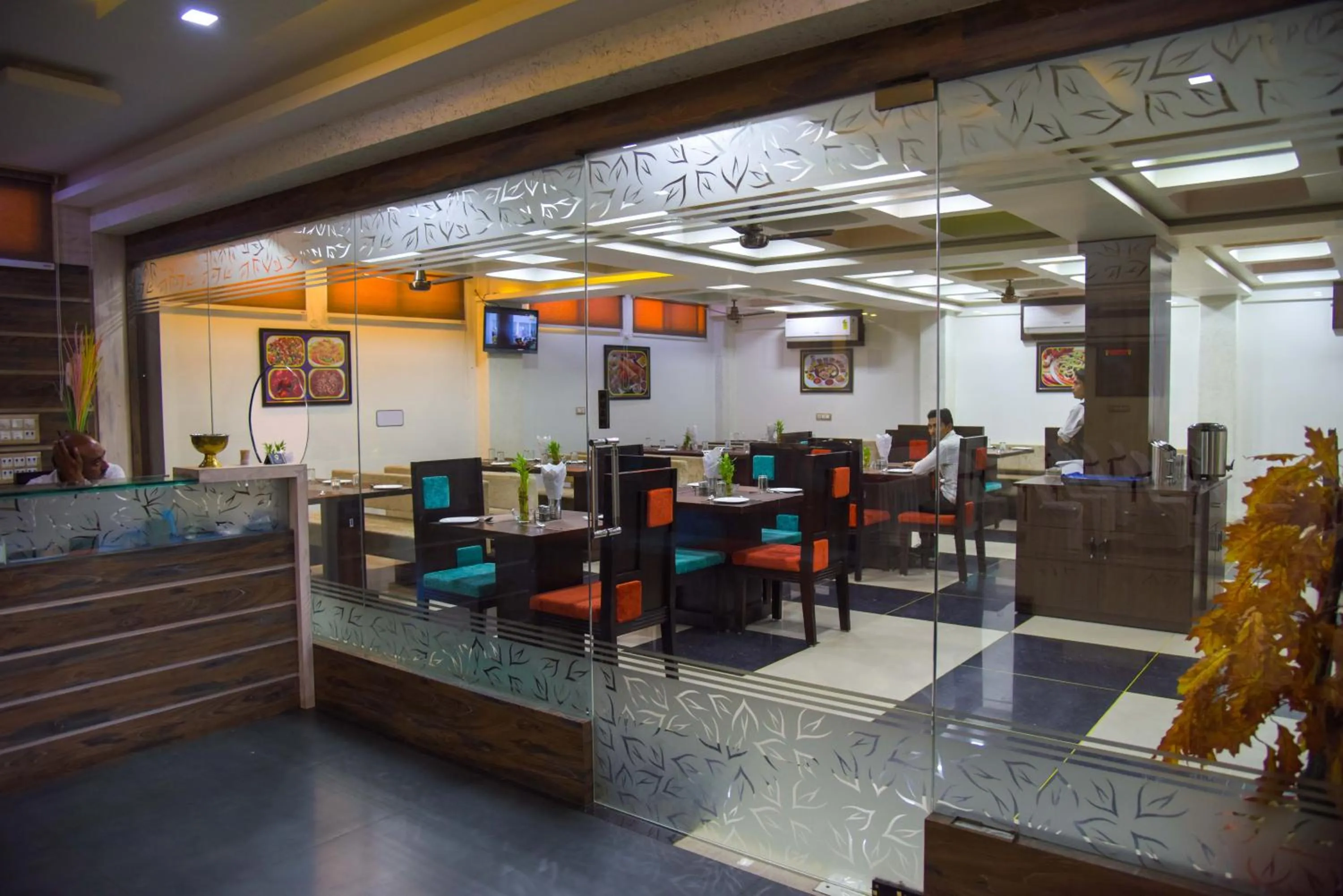 Restaurant/places to eat in Hotel Tulsi Residency