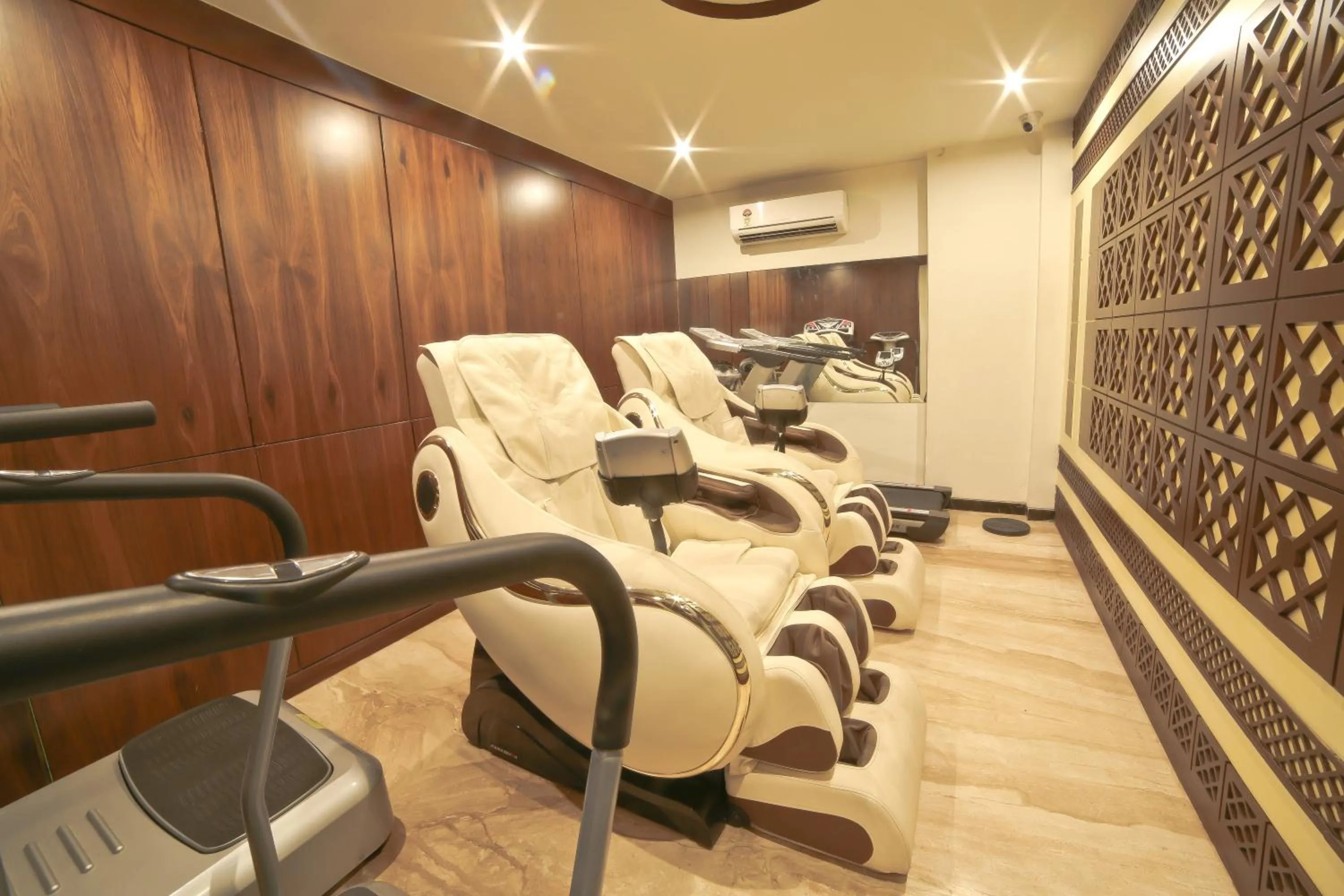 Fitness centre/facilities in Hotel Grand Pragati