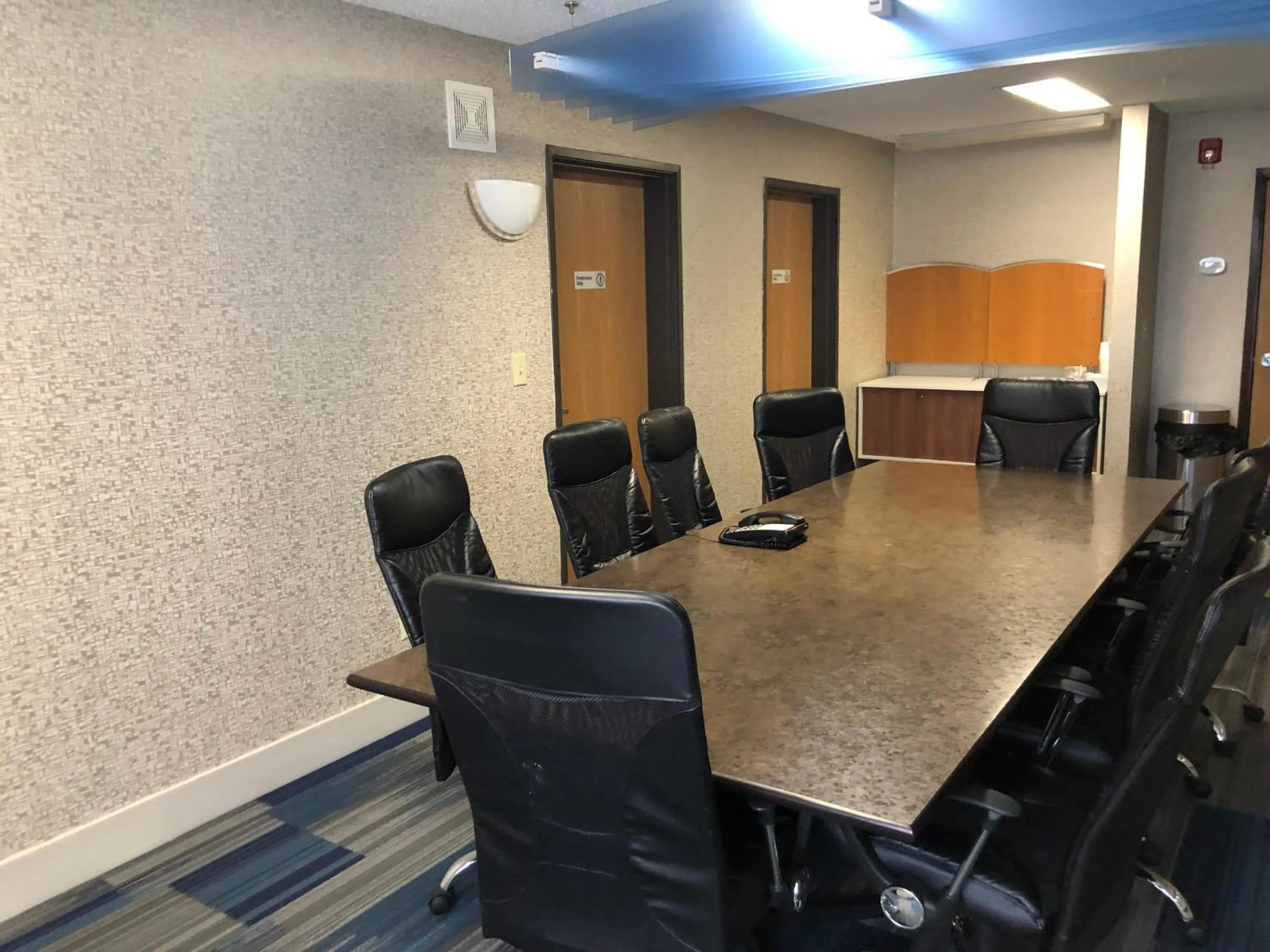 Meeting/conference room in Holiday Inn Express Mt. Vernon by IHG