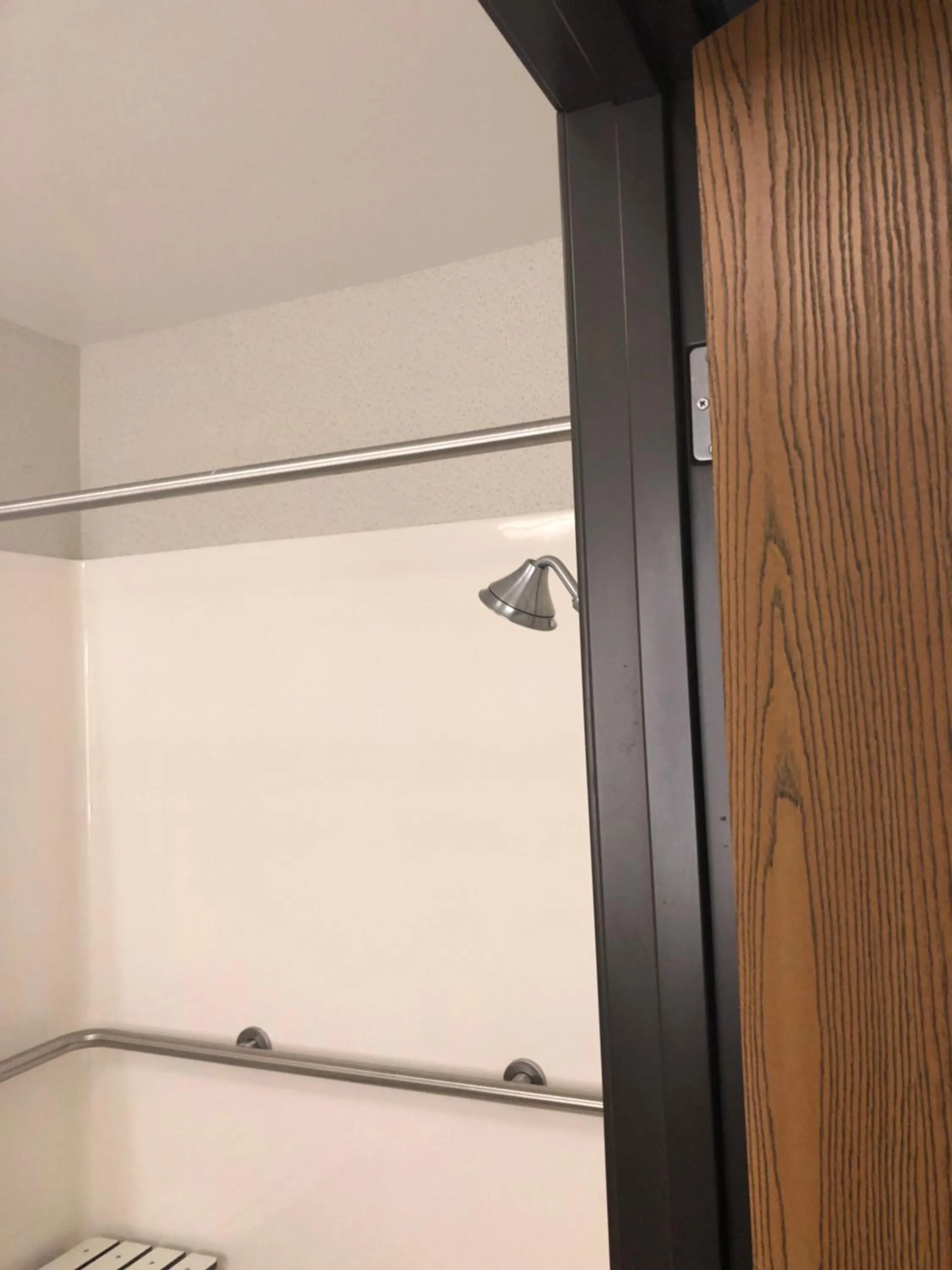 Bath in Holiday Inn Express Mt. Vernon by IHG