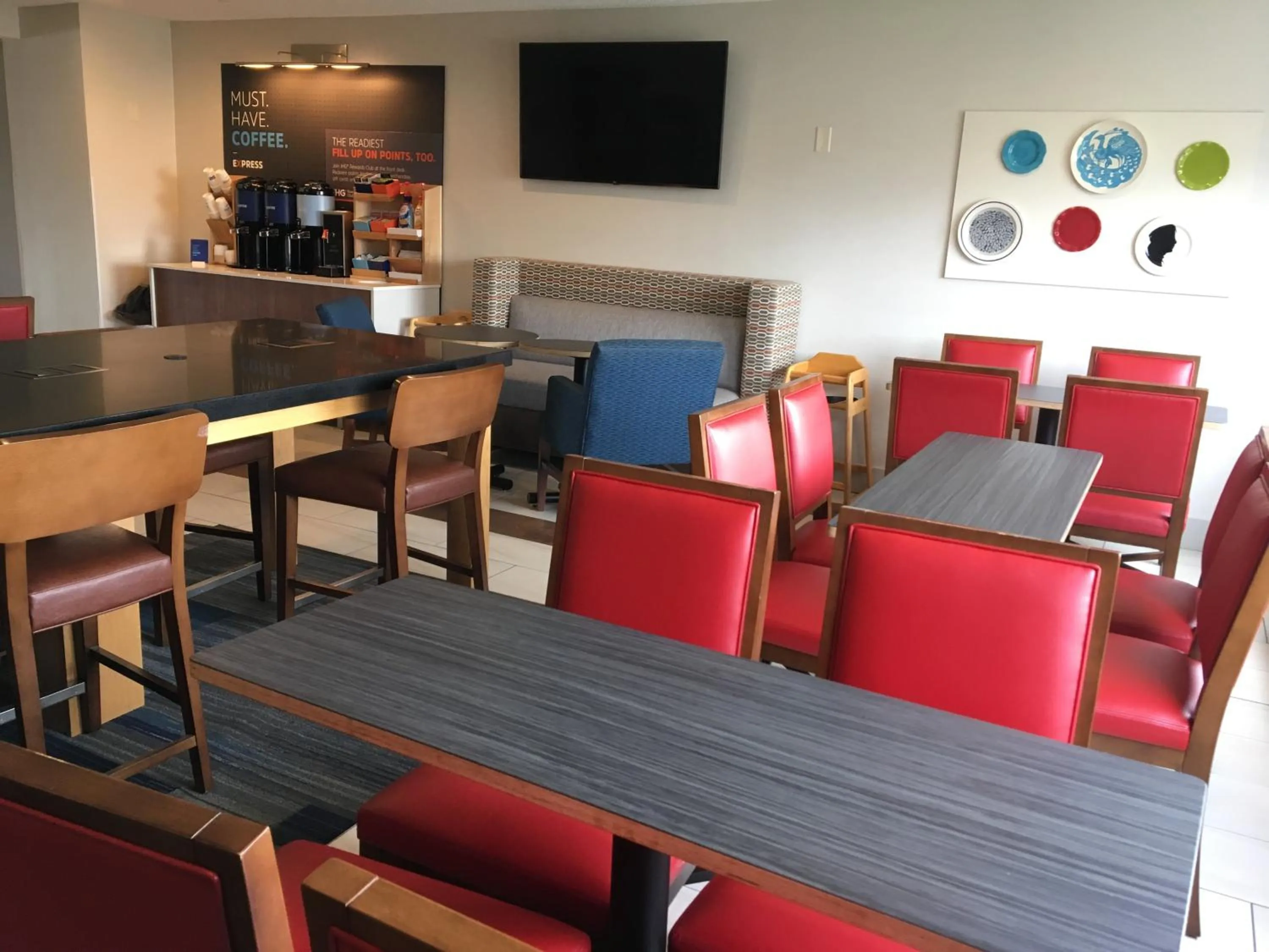 Breakfast in Holiday Inn Express Mt. Vernon by IHG