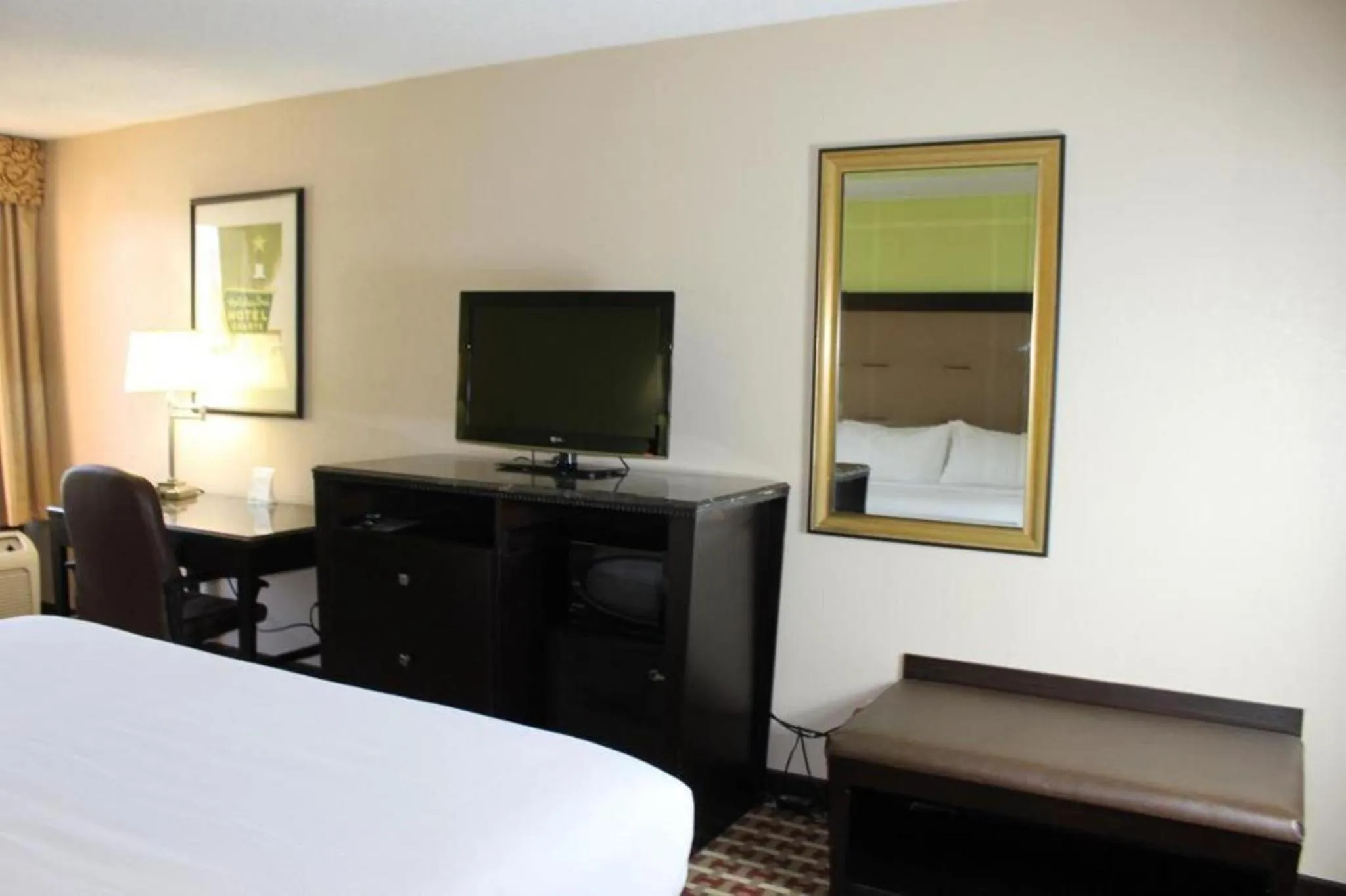 TV and multimedia in Ramada by Wyndham Gainesville