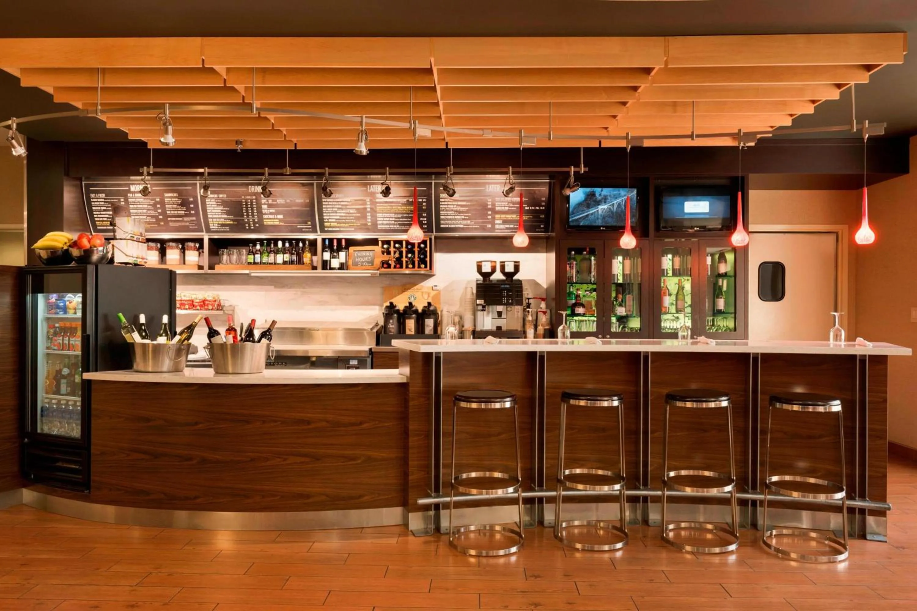 Restaurant/places to eat in Courtyard by Marriott Peoria