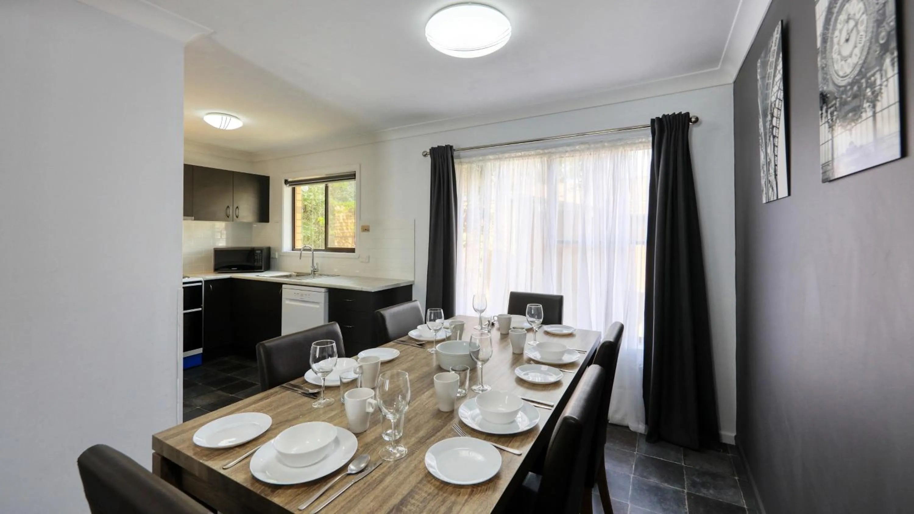 Kitchen or kitchenette in Colonial Motel & Apartments