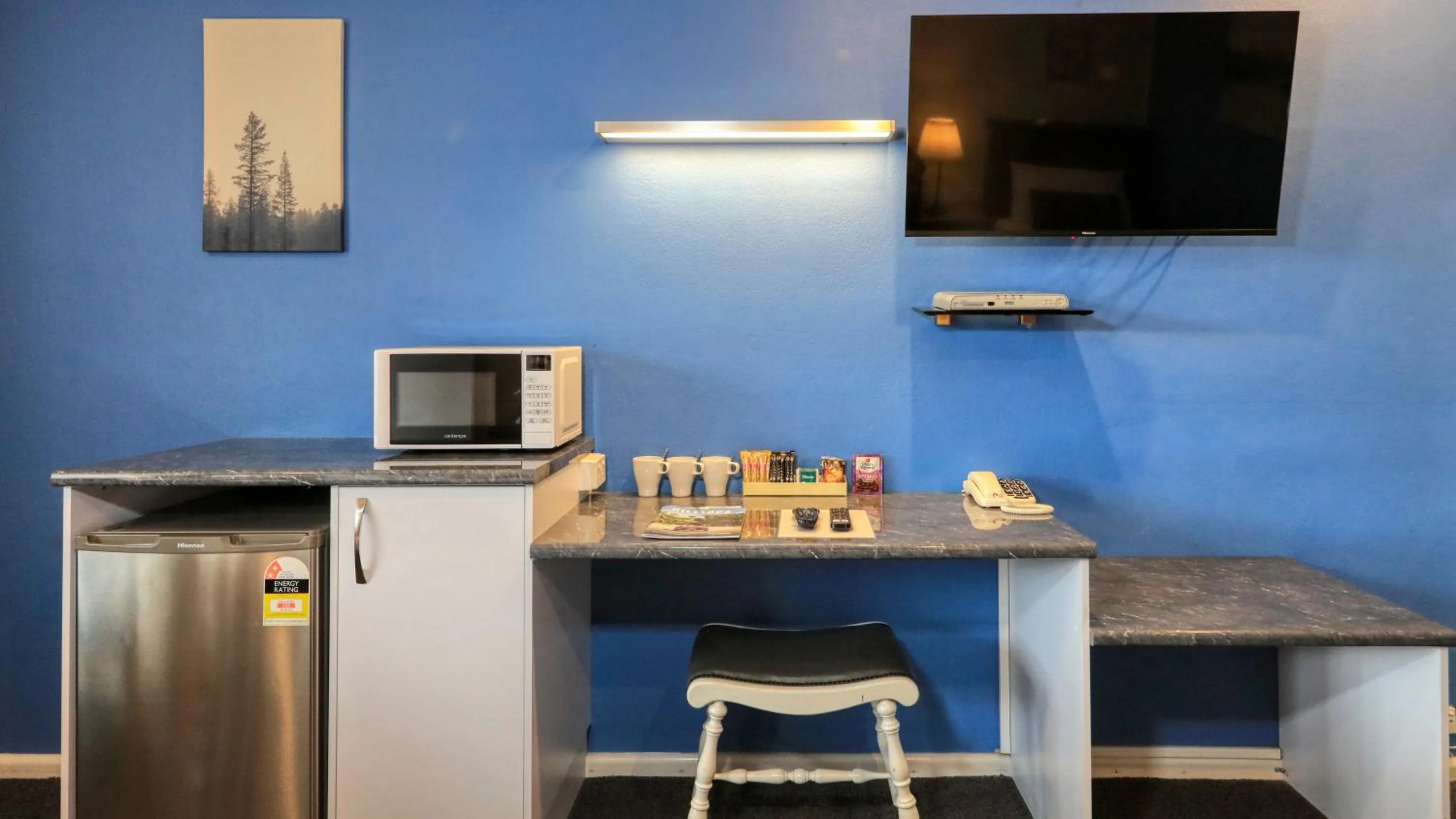 minibar in Colonial Motel & Apartments