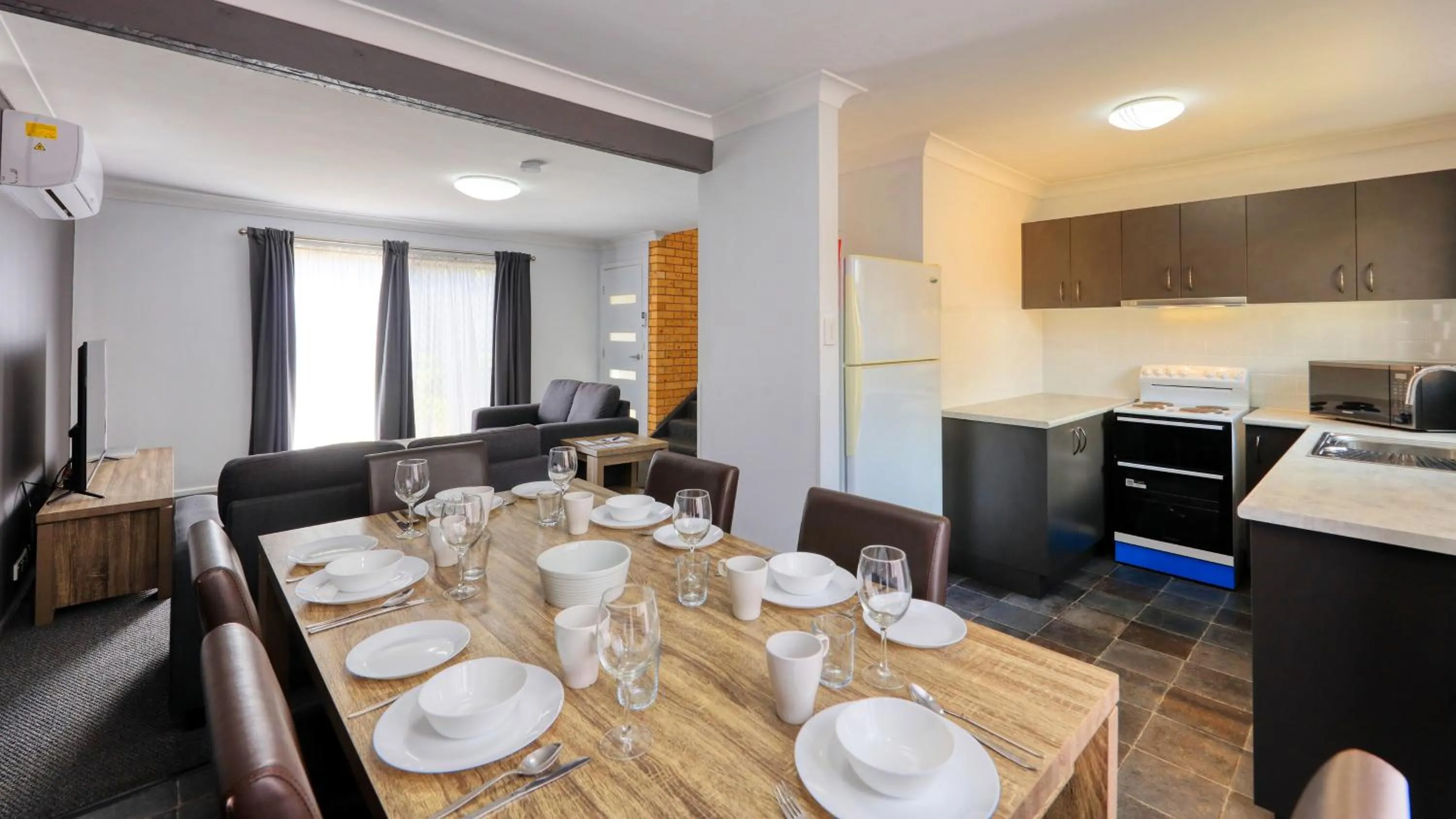 Kitchen or kitchenette in Colonial Motel & Apartments