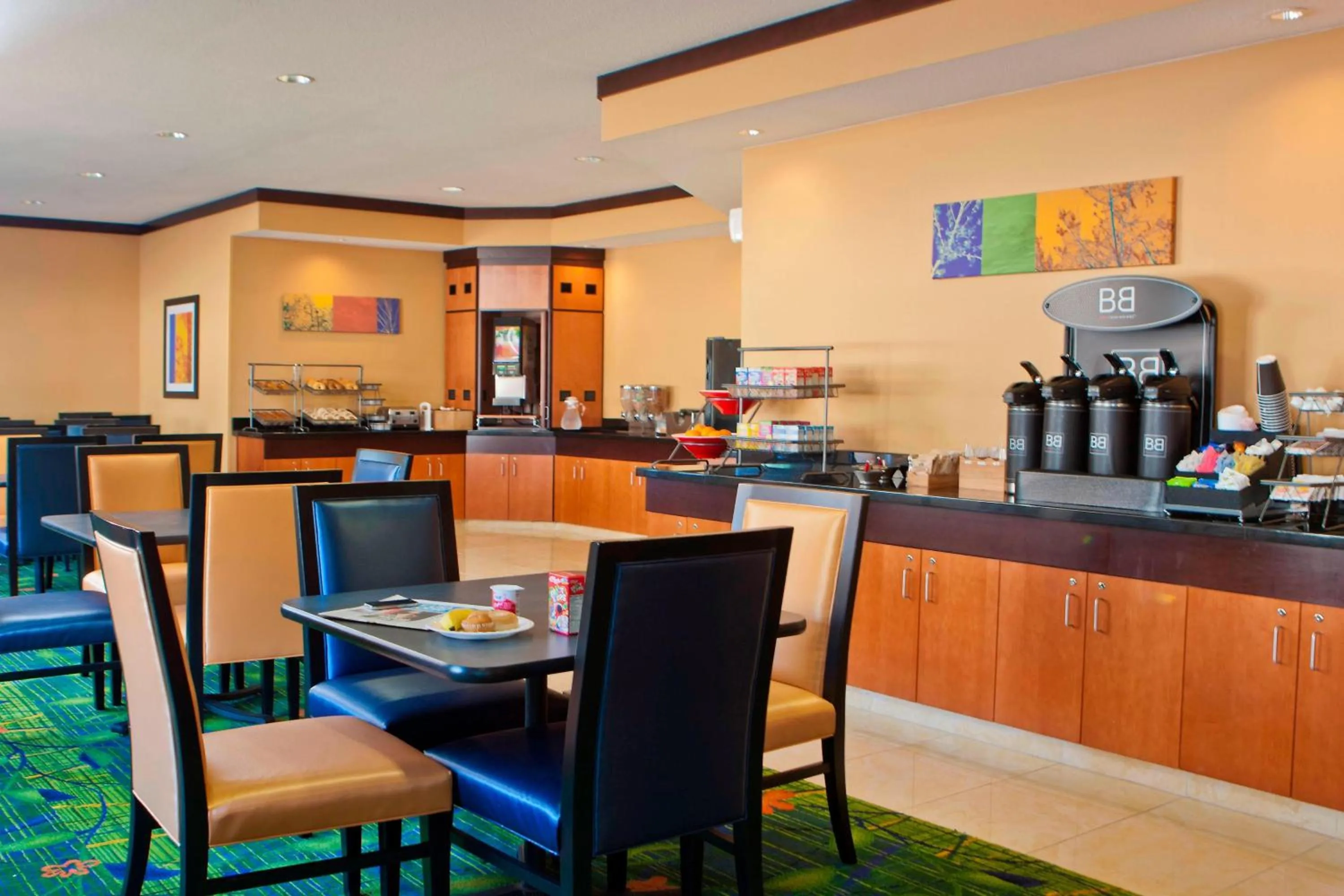 Breakfast in Fairfield Inn & Suites by Marriott Champaign