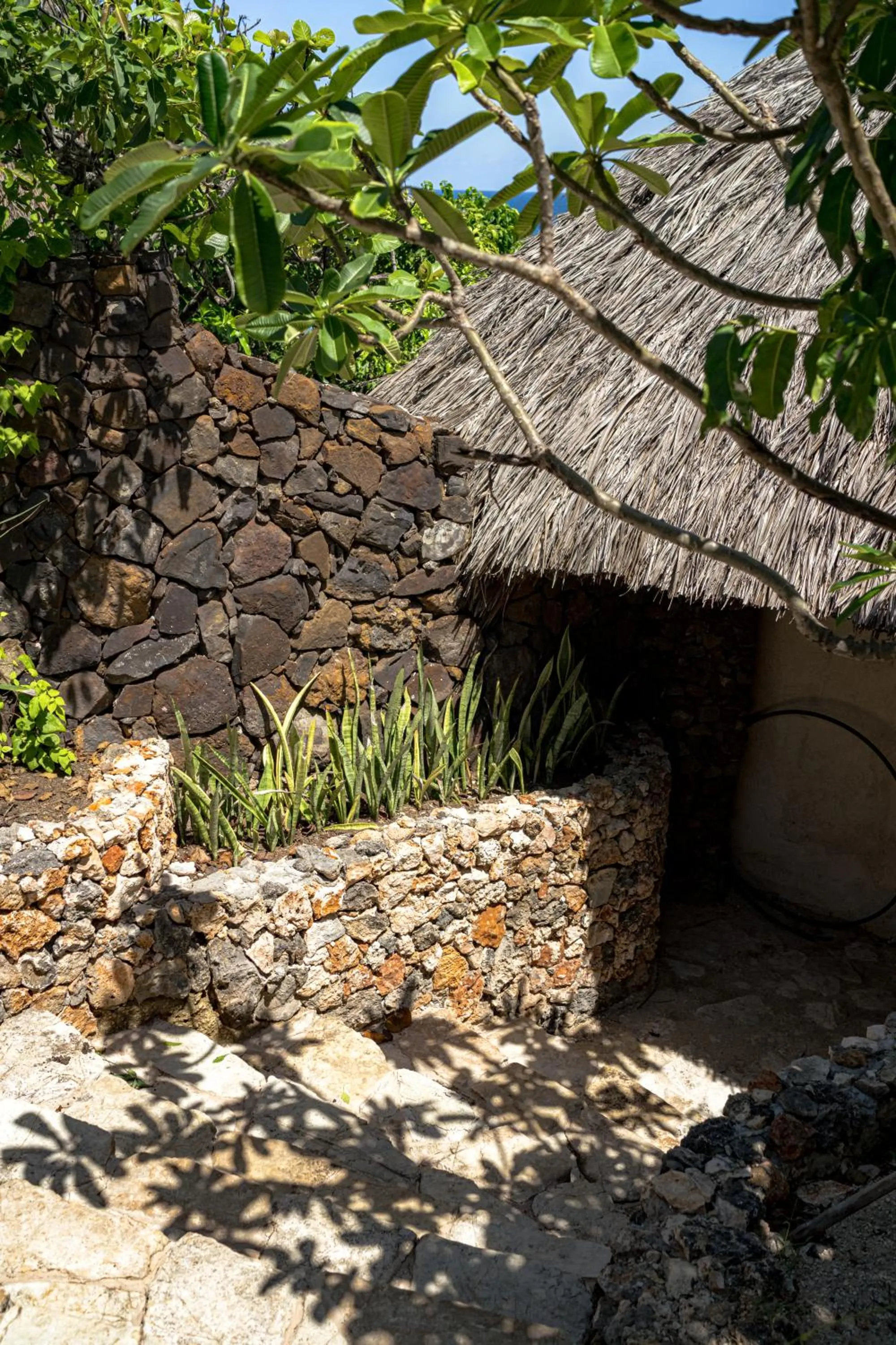 Property building in Bo'a Vida Rote