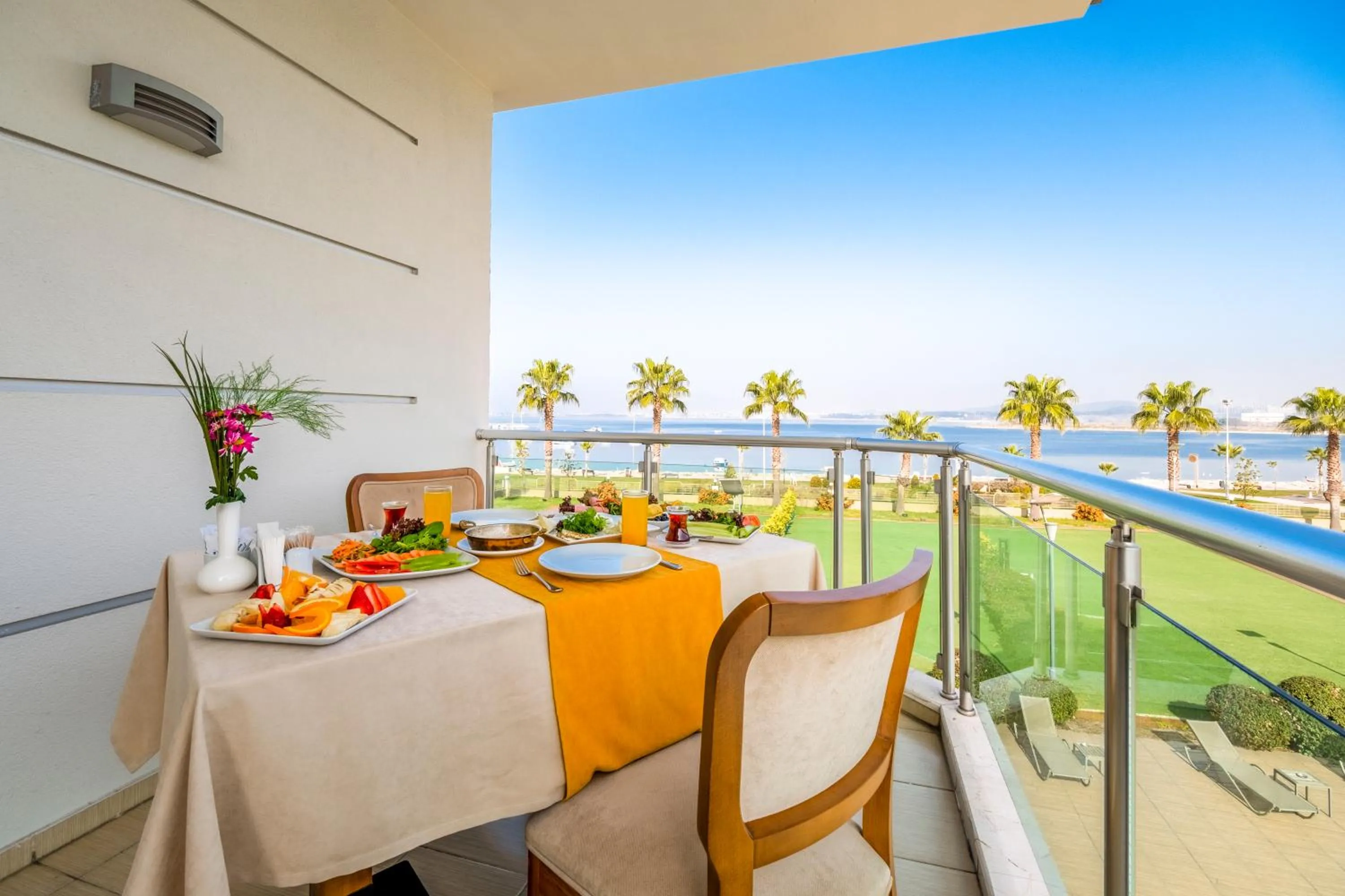 Balcony/Terrace in Hotel Hegsagone Marine Asia