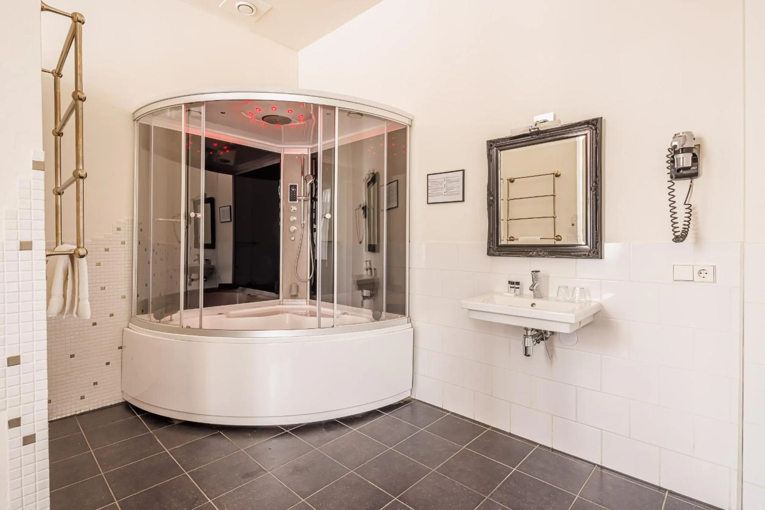Shower in Grand Hotel Alkmaar