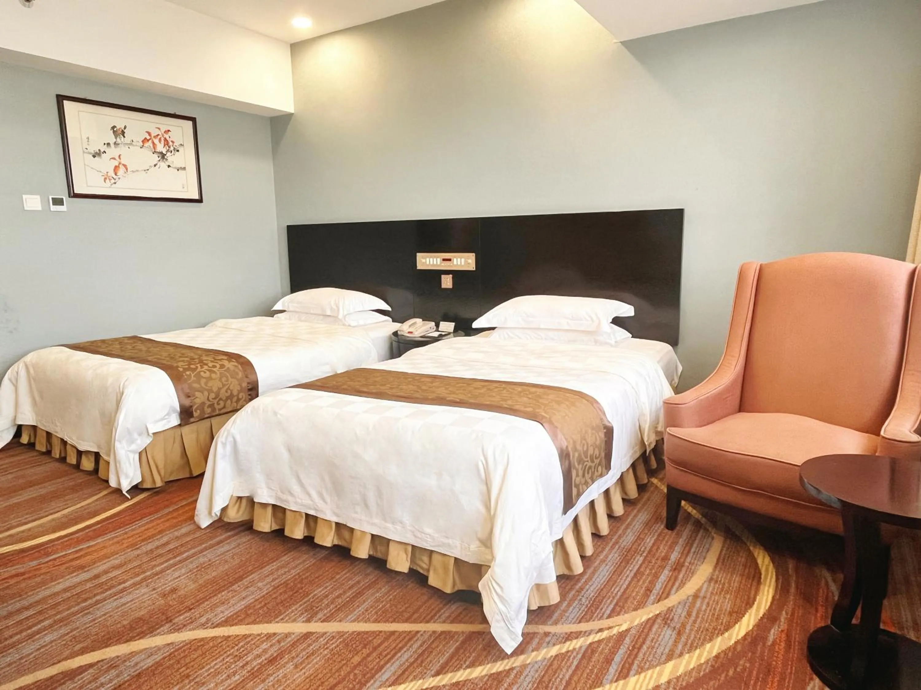 Photo of the whole room in Skyline Plaza Hotel Guangzhou