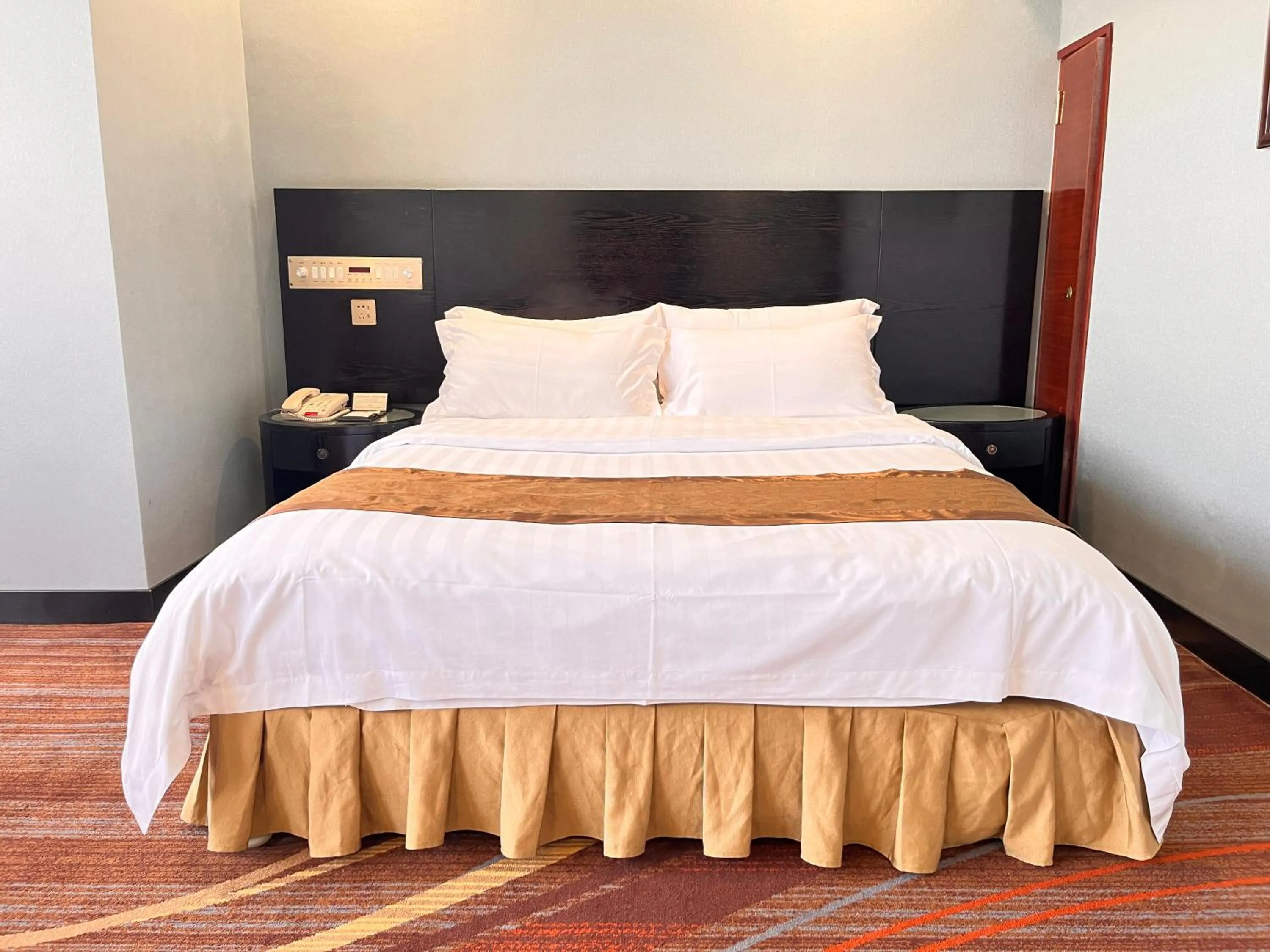 Bed in Skyline Plaza Hotel Guangzhou