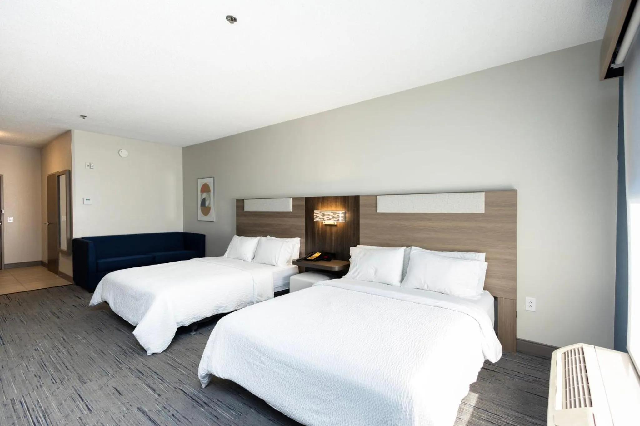 Photo of the whole room, Bed in Holiday Inn Express Hotel and Suites Marysville by IHG