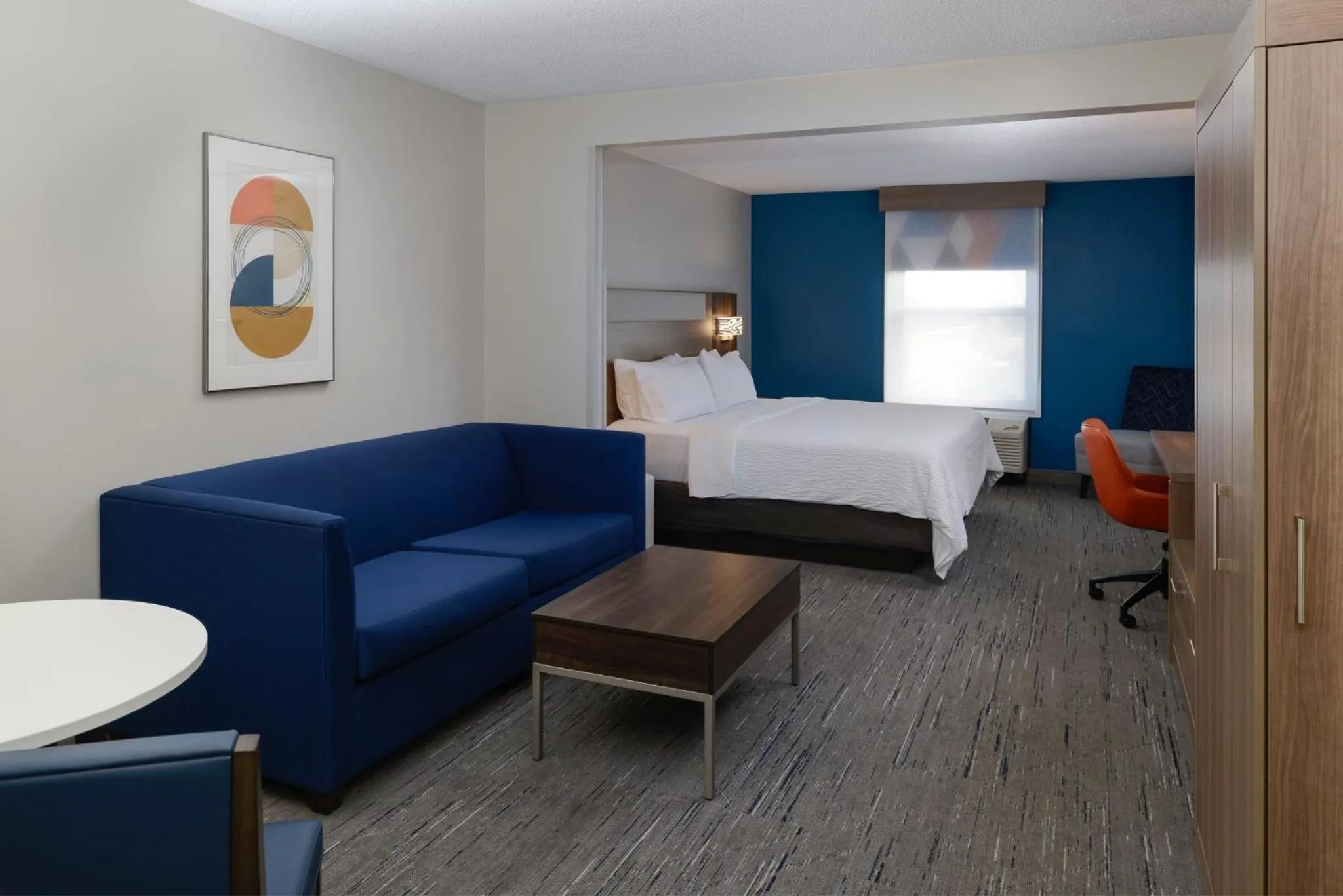 Photo of the whole room, Bed in Holiday Inn Express Hotel and Suites Marysville by IHG