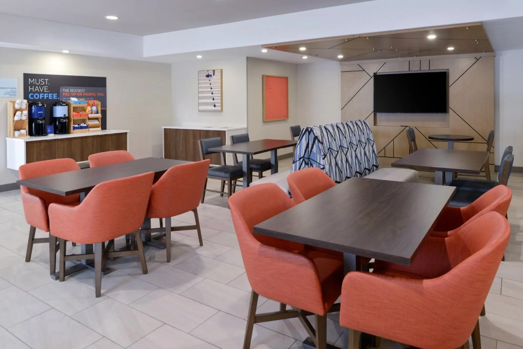 Breakfast in Holiday Inn Express Hotel and Suites Marysville by IHG
