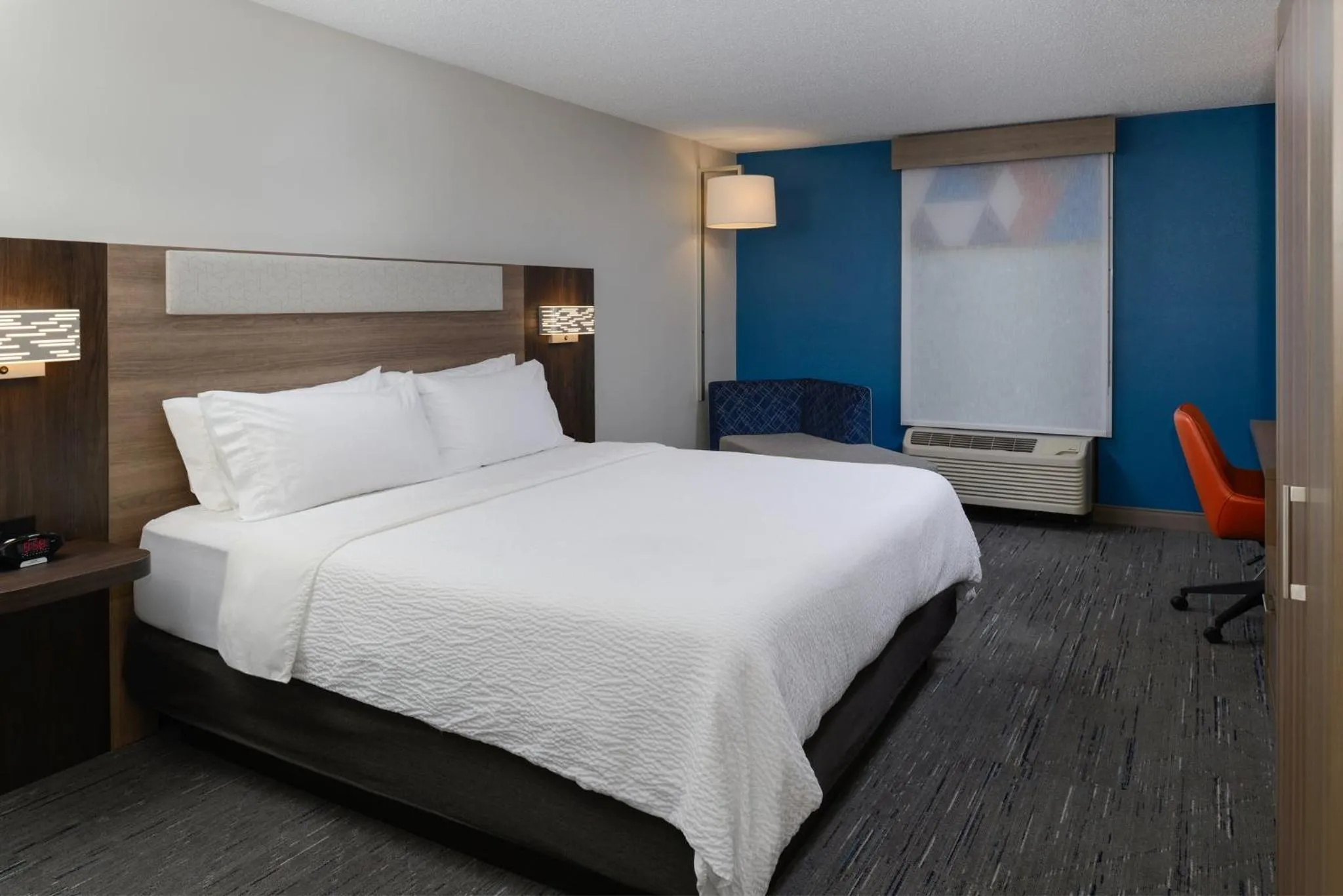 Photo of the whole room, Bed in Holiday Inn Express Hotel and Suites Marysville by IHG