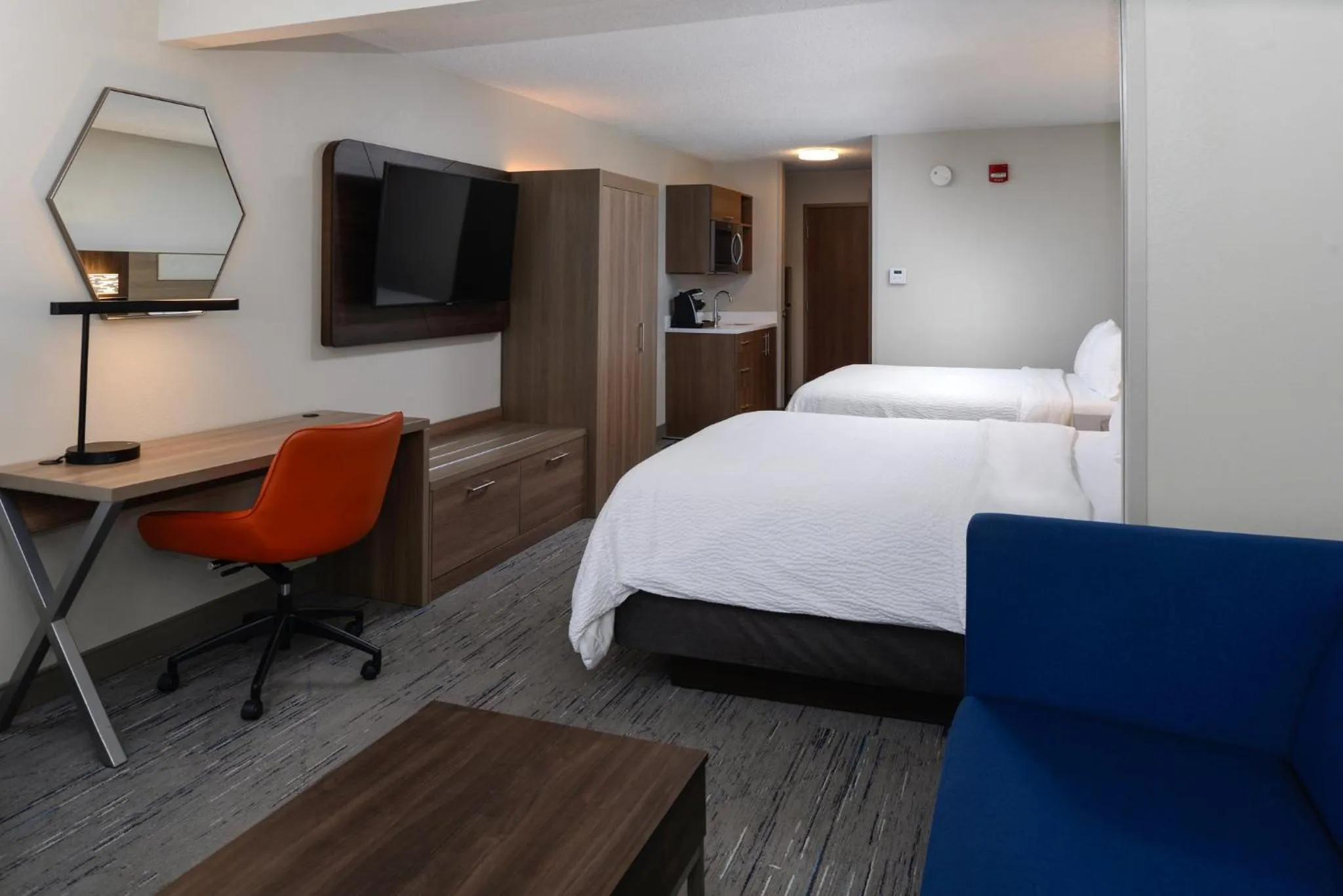 Photo of the whole room, Bed in Holiday Inn Express Hotel and Suites Marysville by IHG