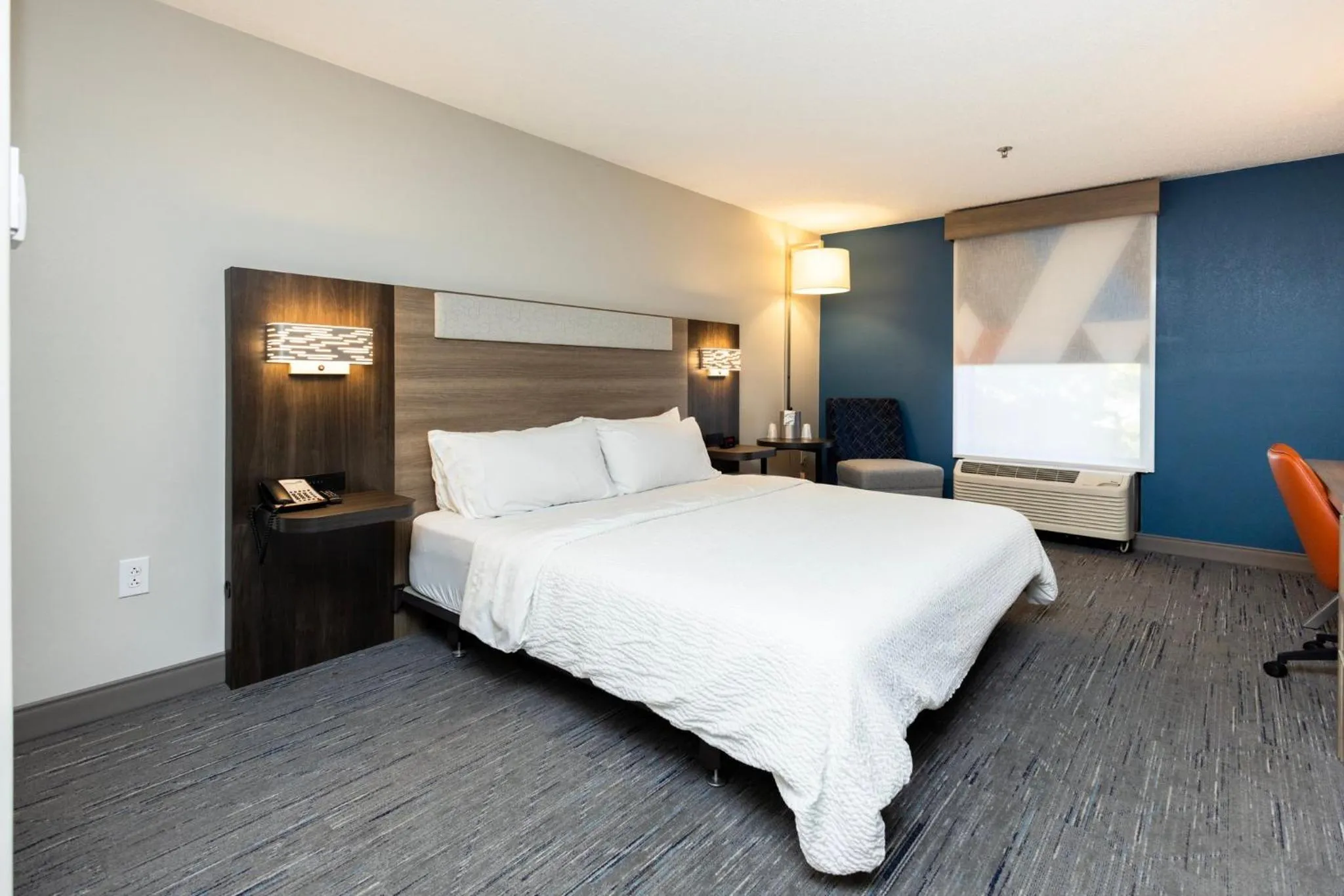 Photo of the whole room, Bed in Holiday Inn Express Hotel and Suites Marysville by IHG