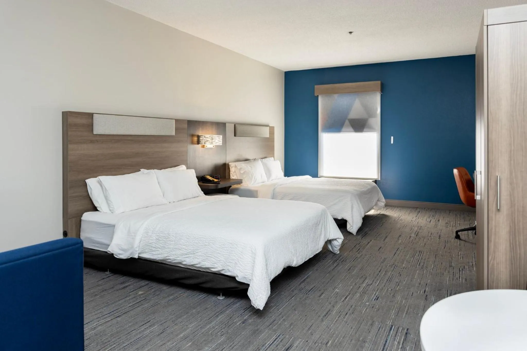 Photo of the whole room, Bed in Holiday Inn Express Hotel and Suites Marysville by IHG