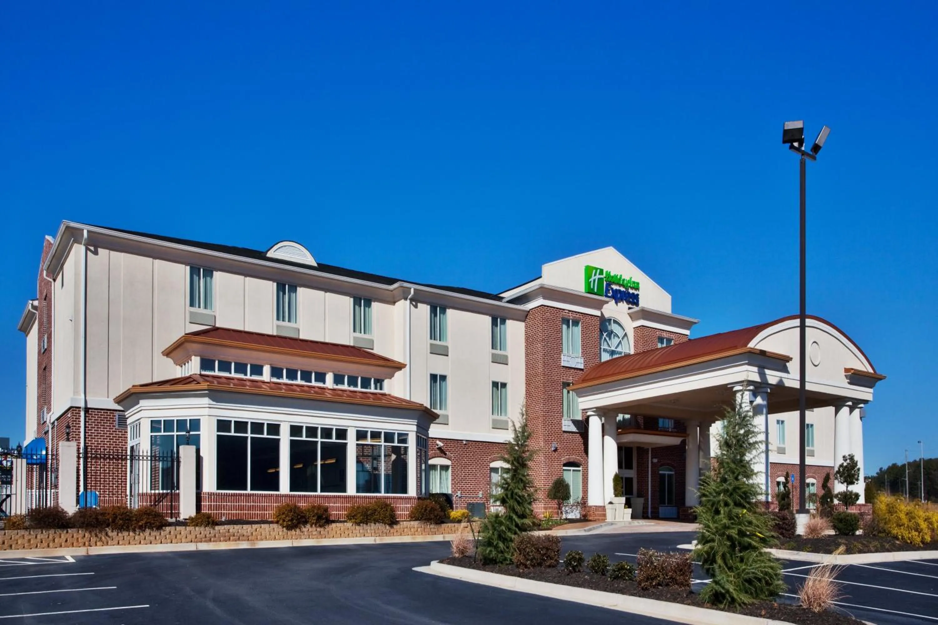 Property building in Holiday Inn Express & Suites Bremen GA by IHG