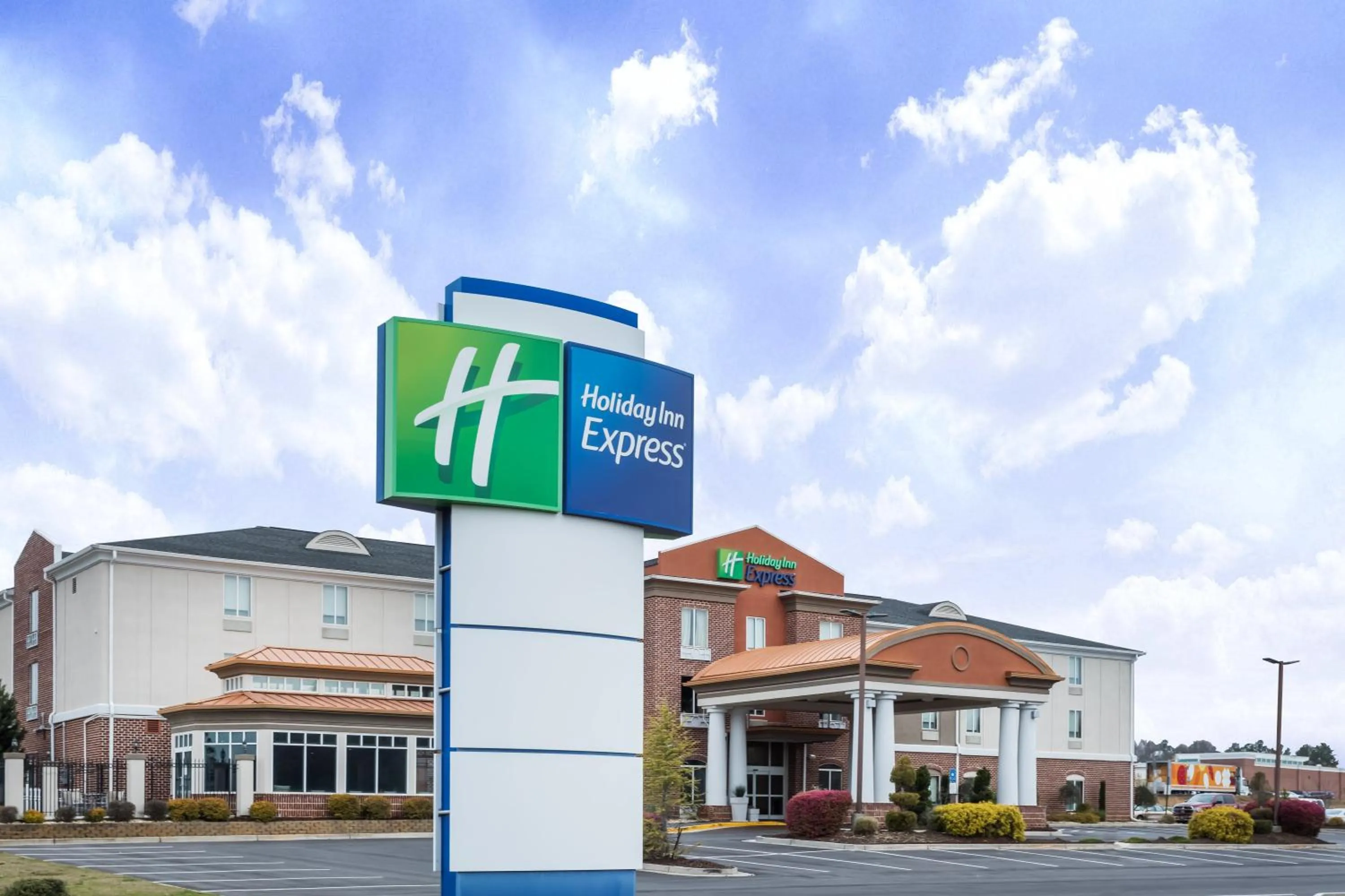 Property building in Holiday Inn Express & Suites Bremen GA by IHG