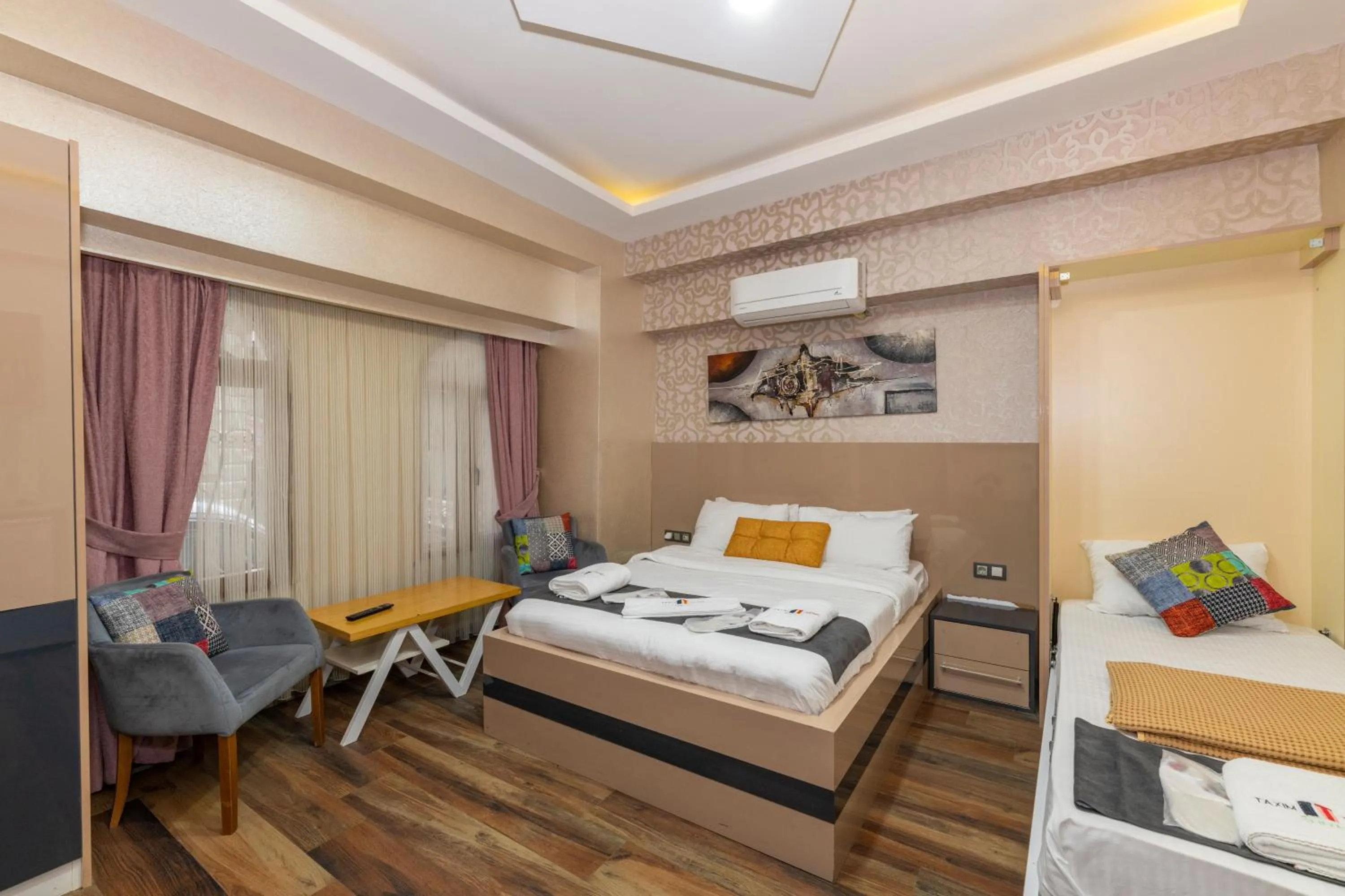 Seating area, Bed in Taxim Trend Apart