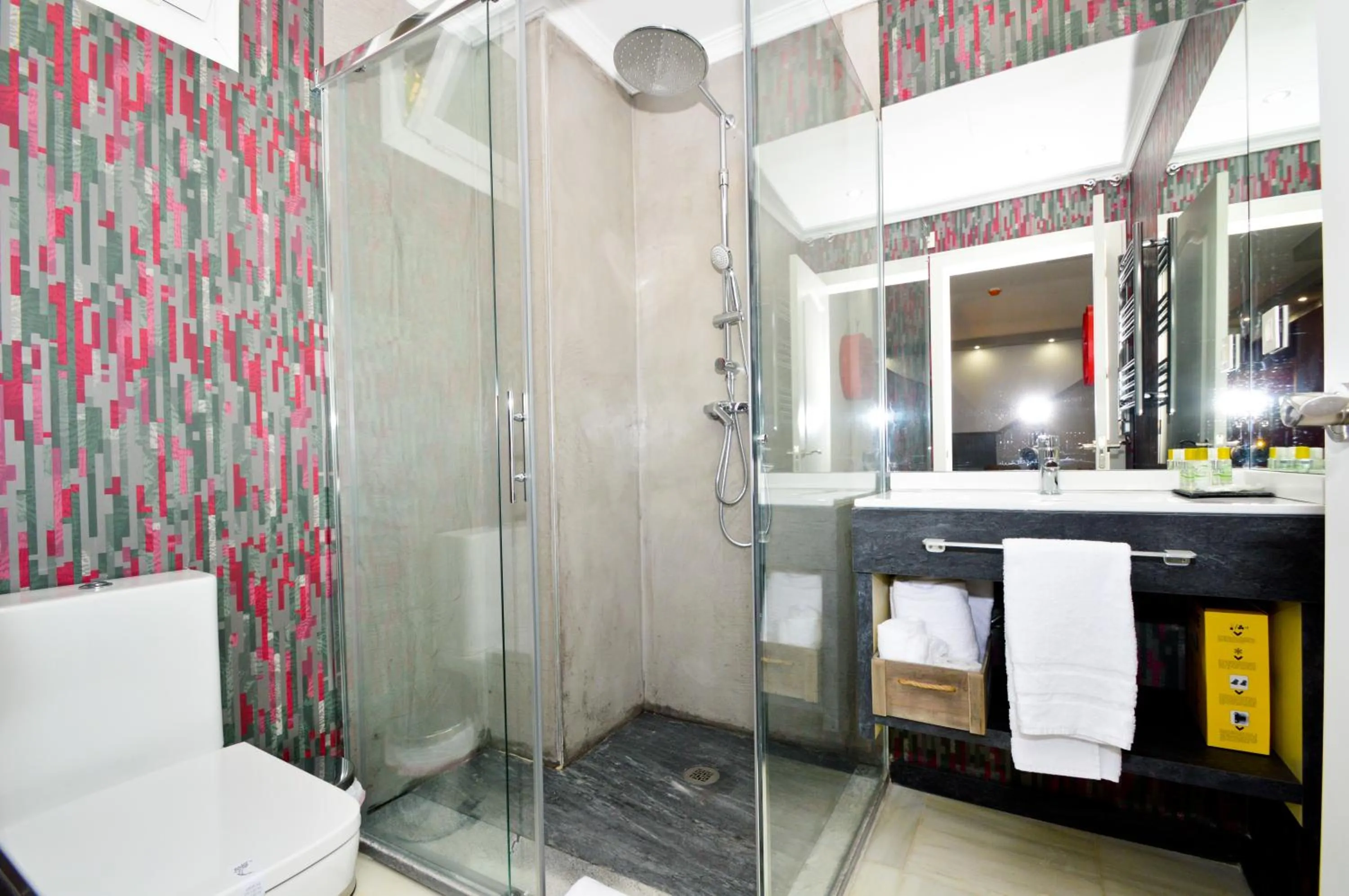 Shower in The Zentral Arenal Suites