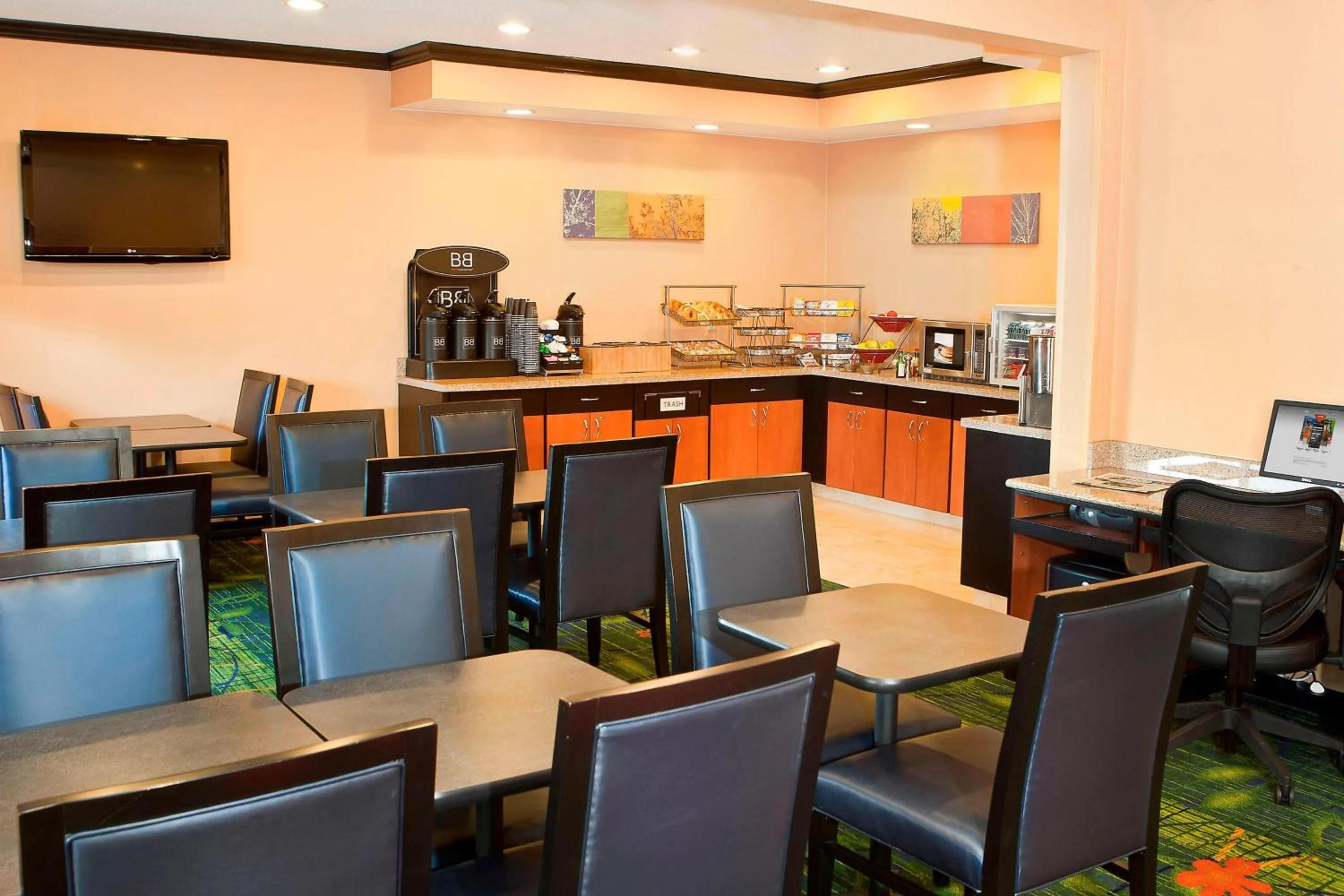 Breakfast in Fairfield Inn by Marriott Forsyth Decatur