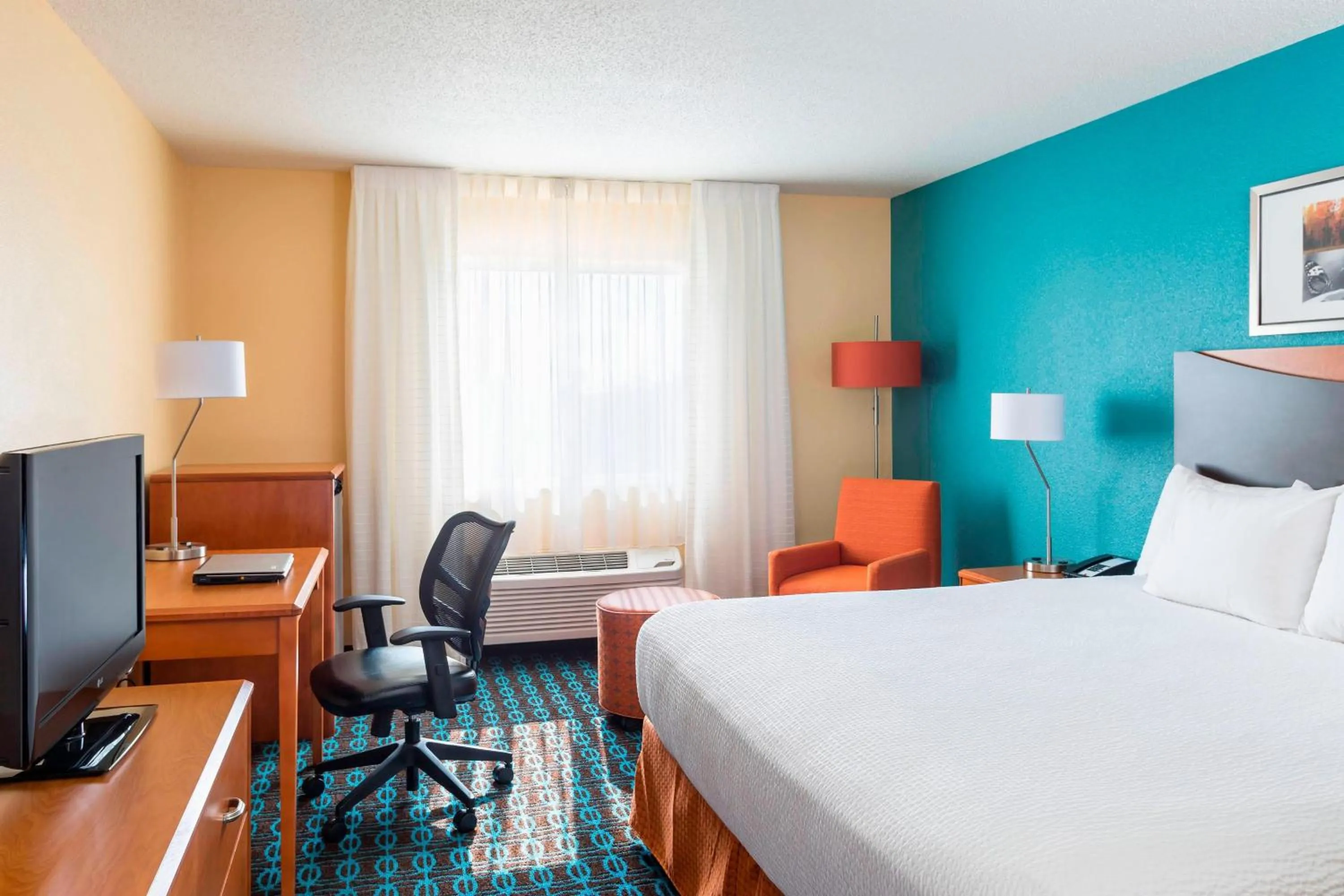 Photo of the whole room, Bed in Fairfield Inn & Suites Lafayette