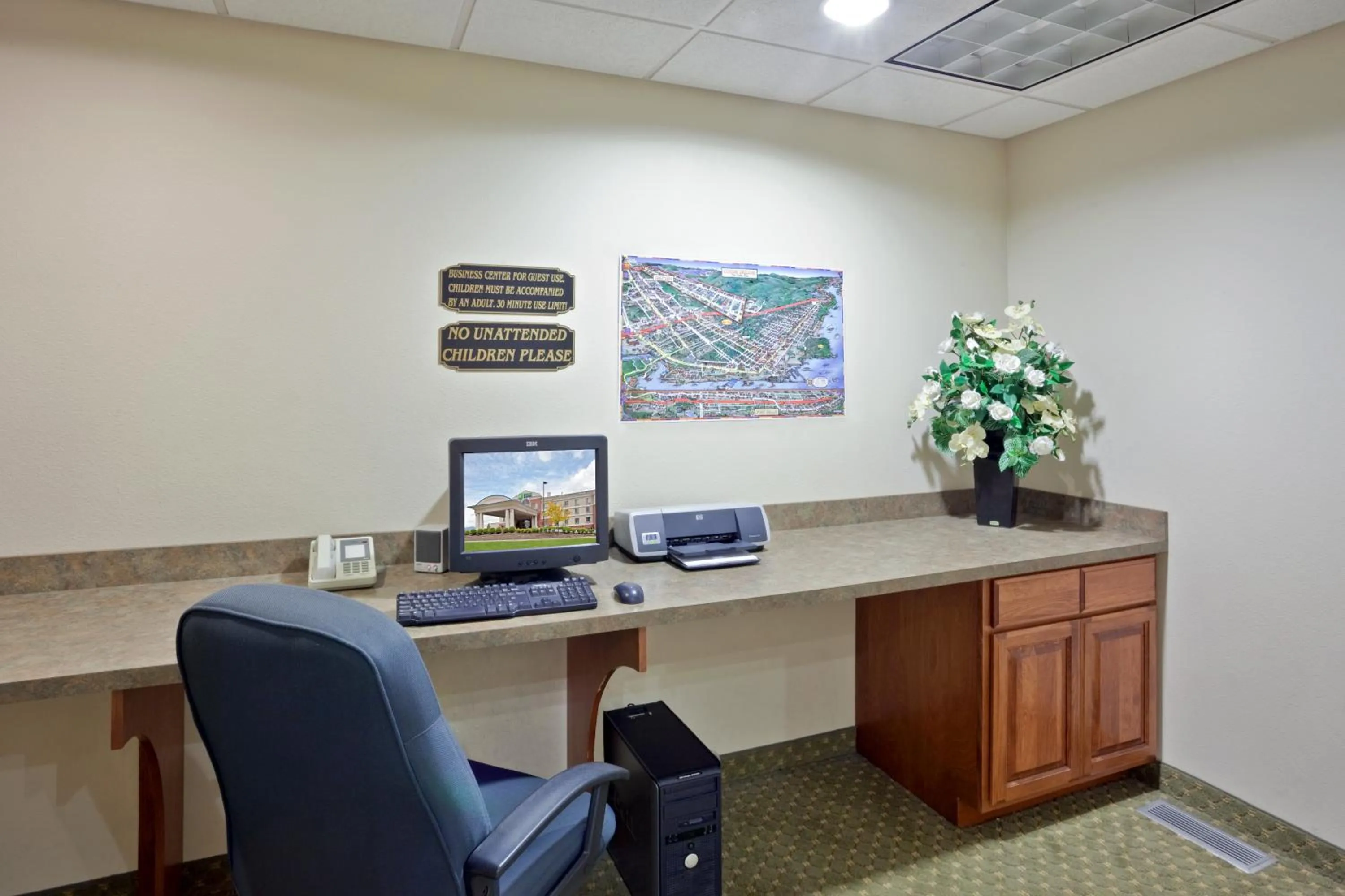 Business facilities in Triple Play Resort Hotel & Suites