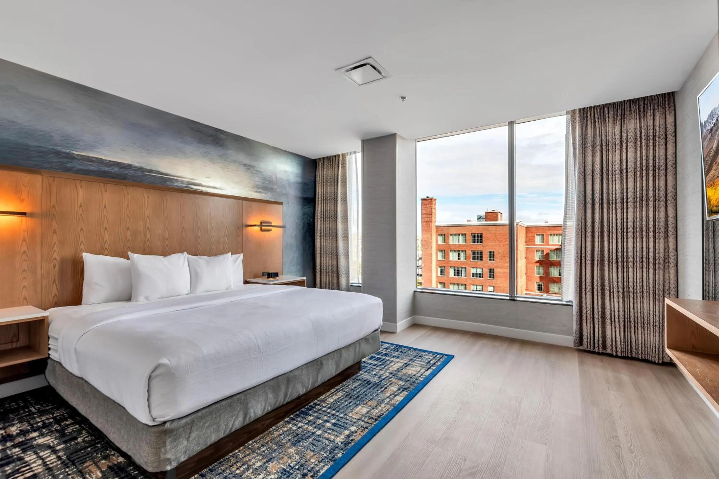 Bed in Embassy Suites Buffalo