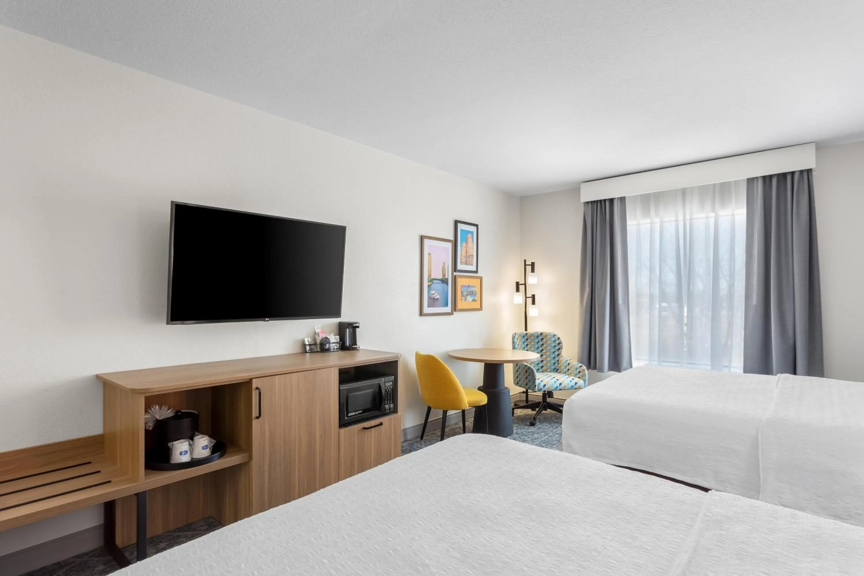 Bedroom, Bed in Hampton Inn & Suites Chicago Deer Park