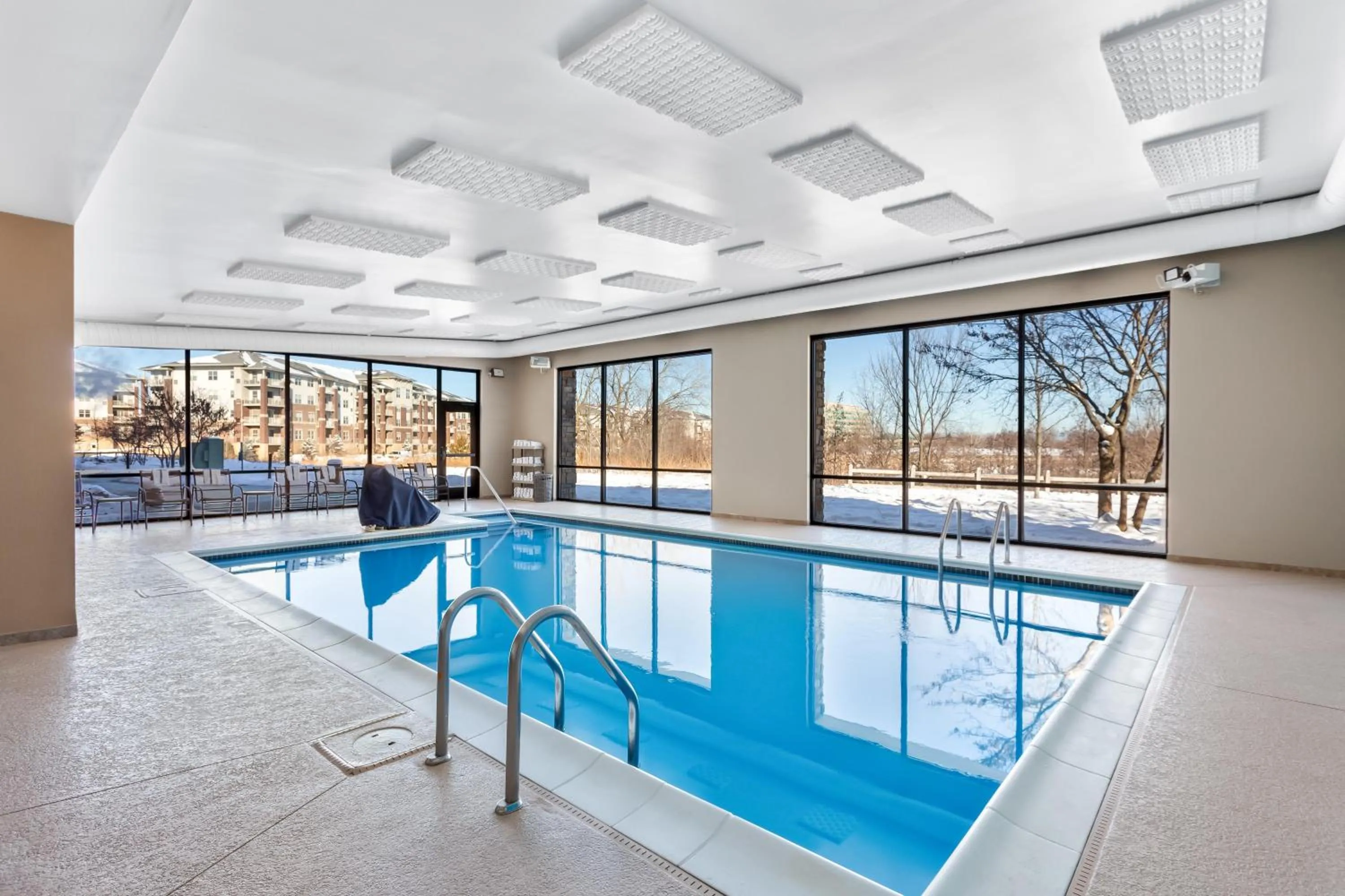 Pool view in Hampton Inn & Suites Chicago Deer Park