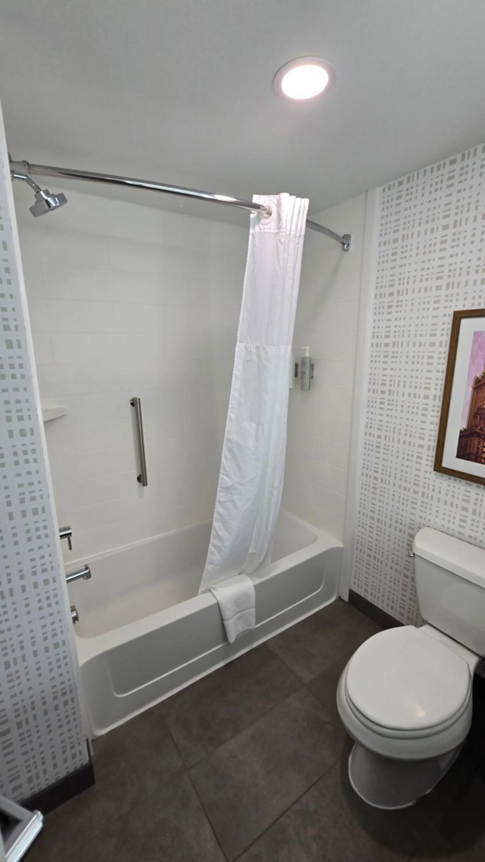 Bathroom in Hampton Inn & Suites Chicago Deer Park