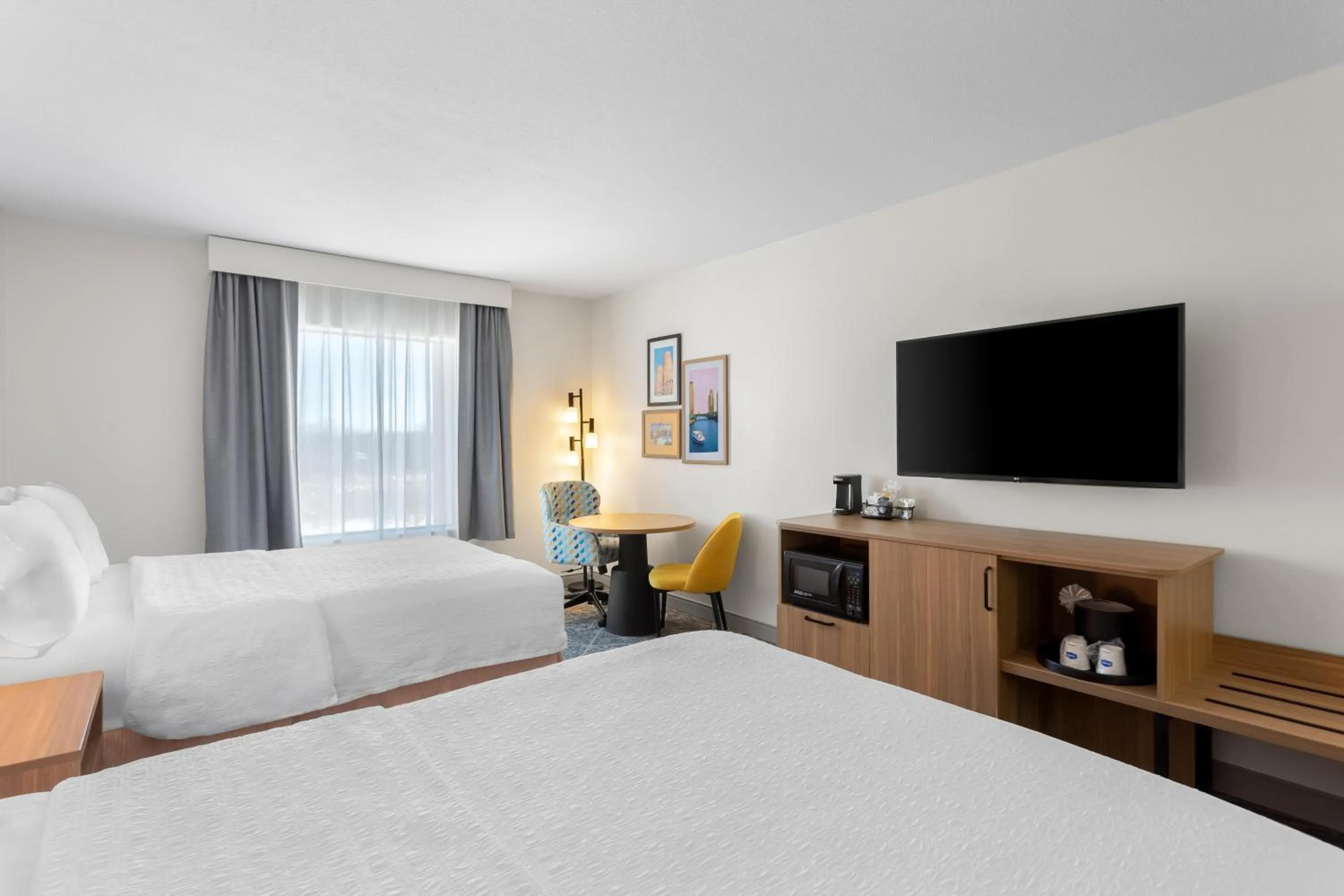 Bedroom, Bed in Hampton Inn & Suites Chicago Deer Park