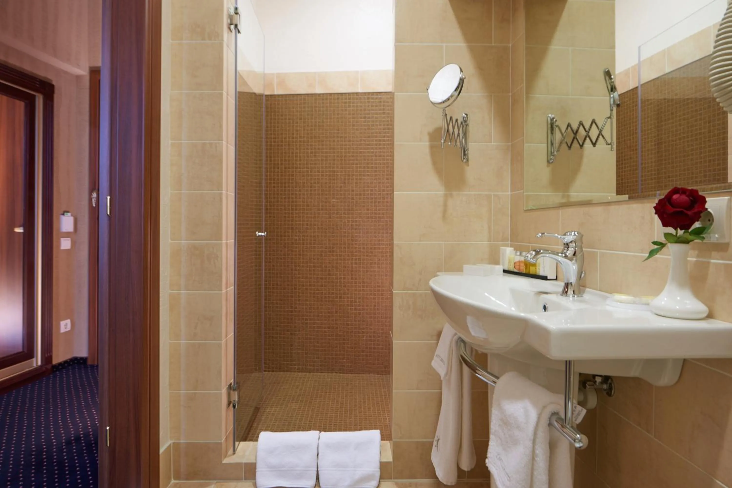 Shower in City Holiday Resort & SPA