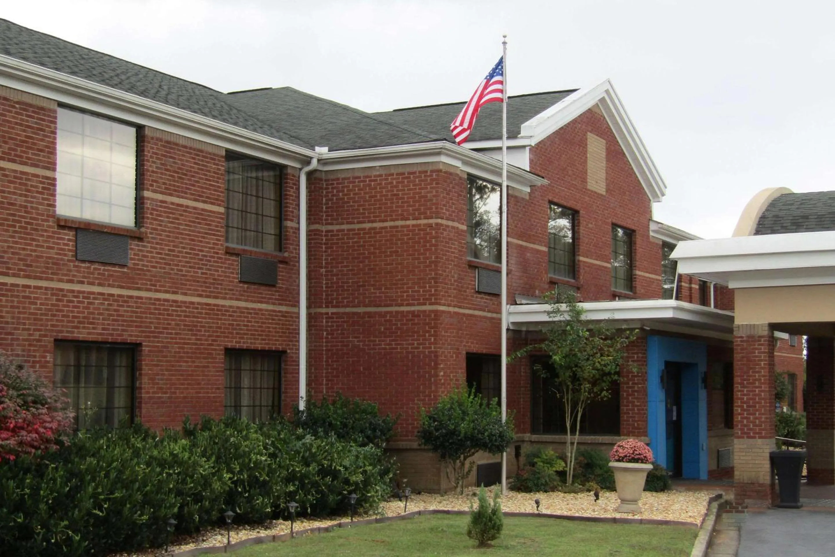 Property building in Days-Inn by Wyndham Cedartown