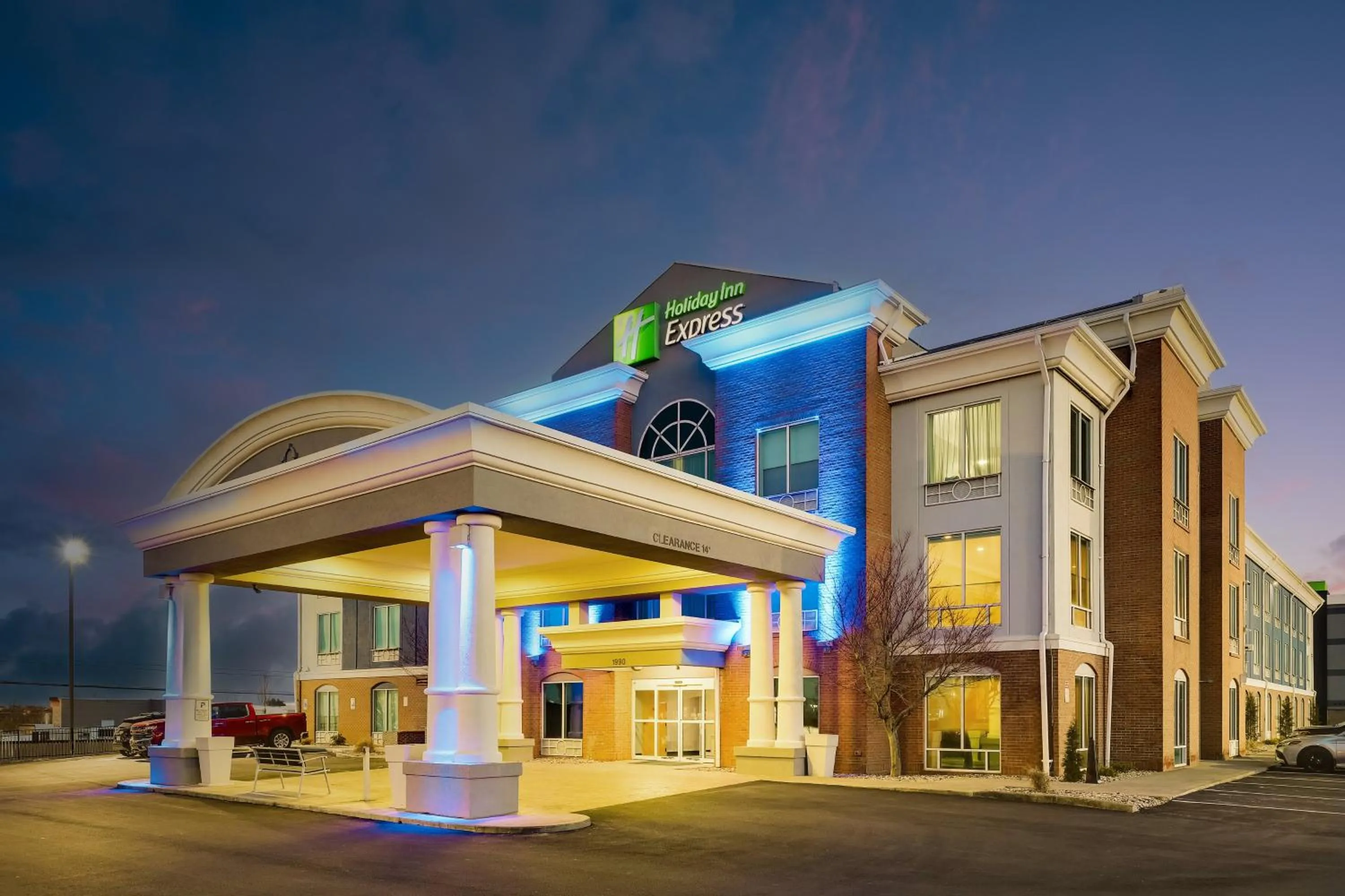 Property building in Holiday Inn Express Hotel & Suites Richmond by IHG