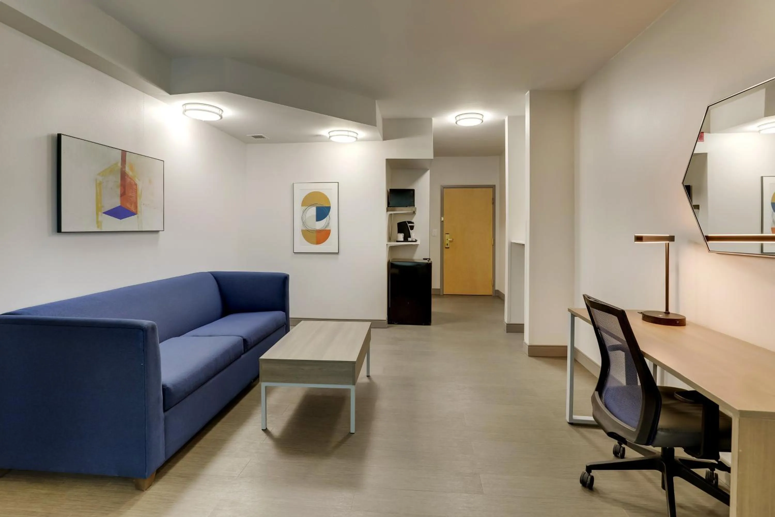 Photo of the whole room in Holiday Inn Express Hotel & Suites Richmond by IHG