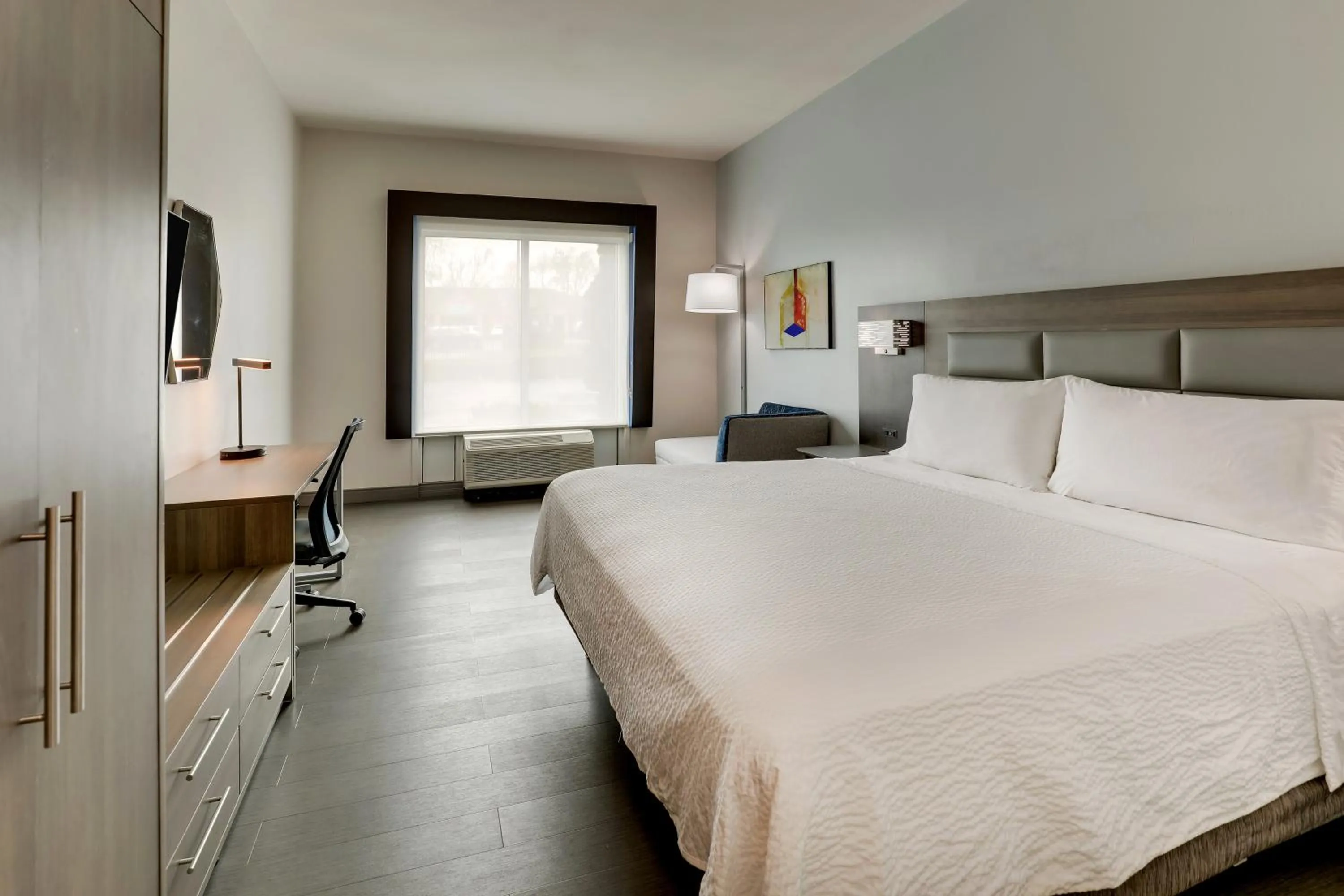 Bedroom, Bed in Holiday Inn Express Hotel & Suites Richmond by IHG