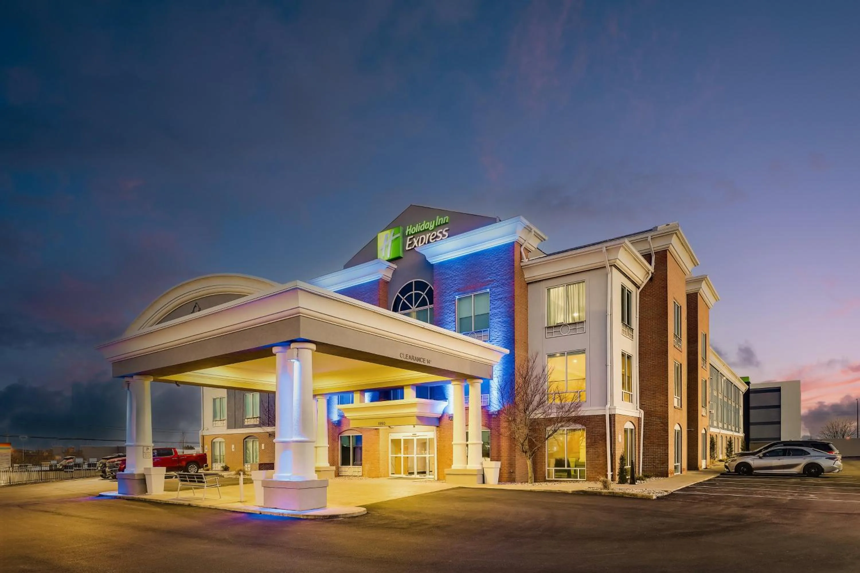 Property building in Holiday Inn Express Hotel & Suites Richmond by IHG