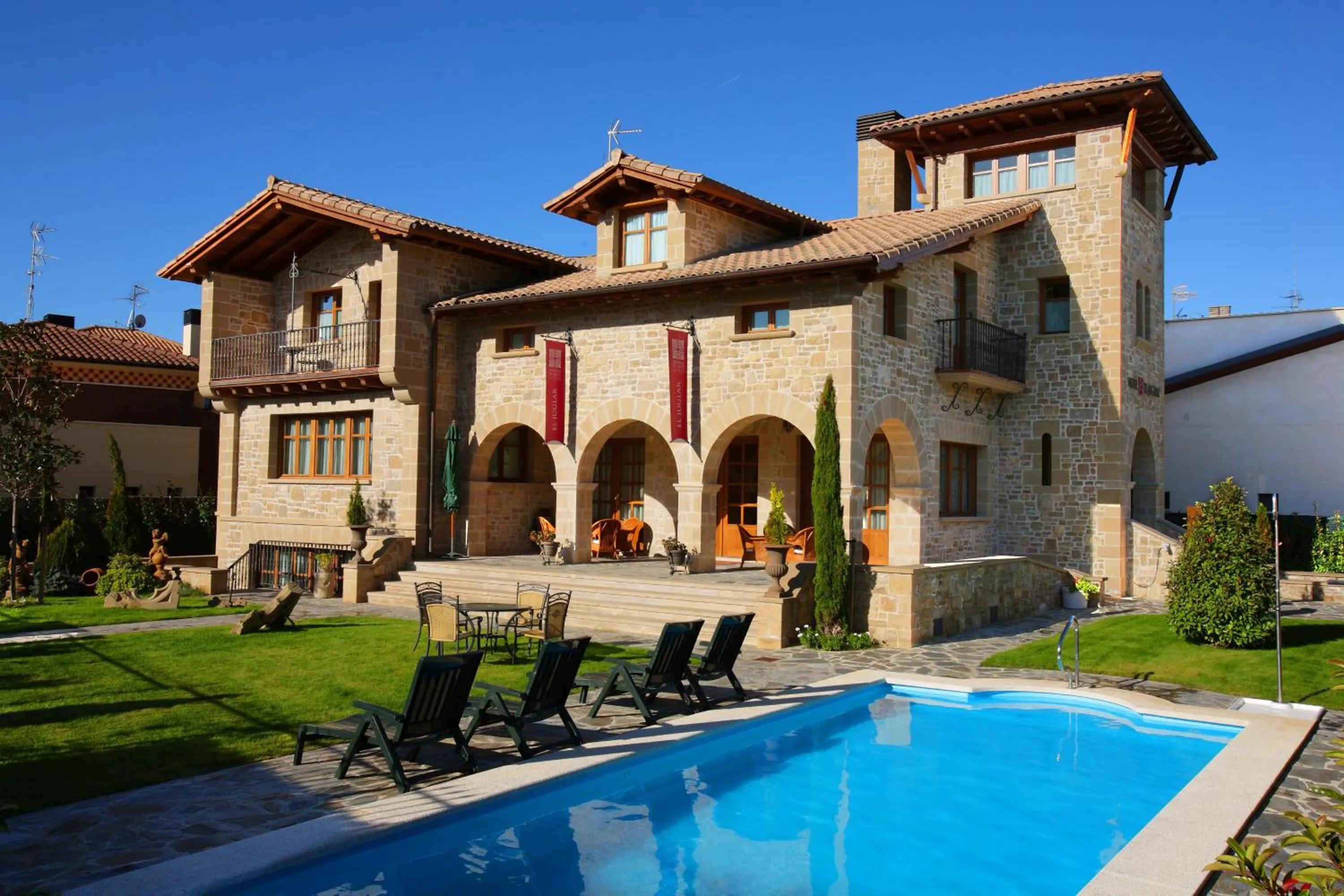 Facade/entrance in Hotel El Juglar
