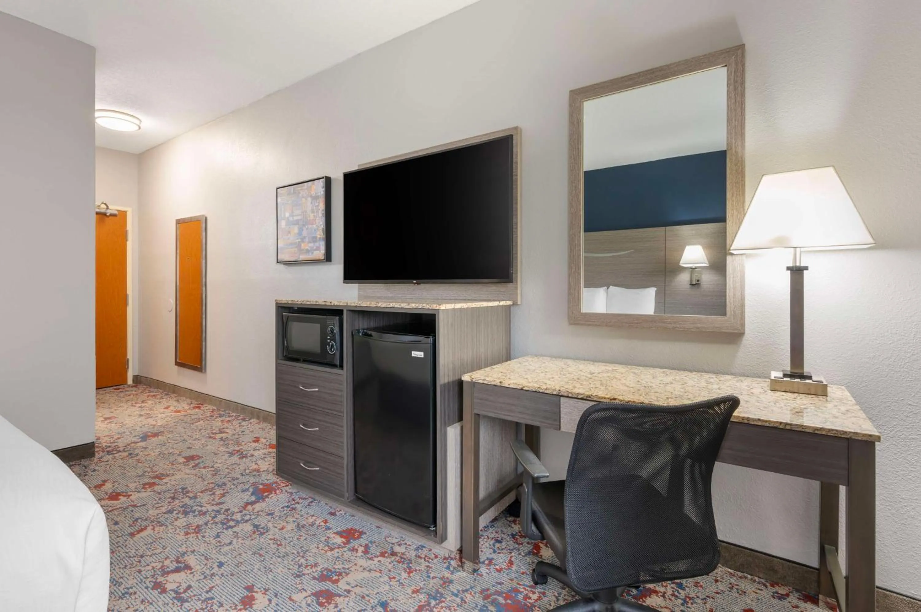 Bedroom, Bed in Best Western Kokomo Hotel